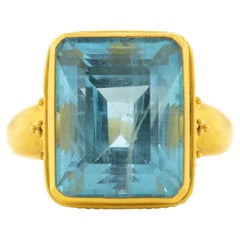 Bague byzantine en or jaune 22 carats avec aigue-marine de 12 carats