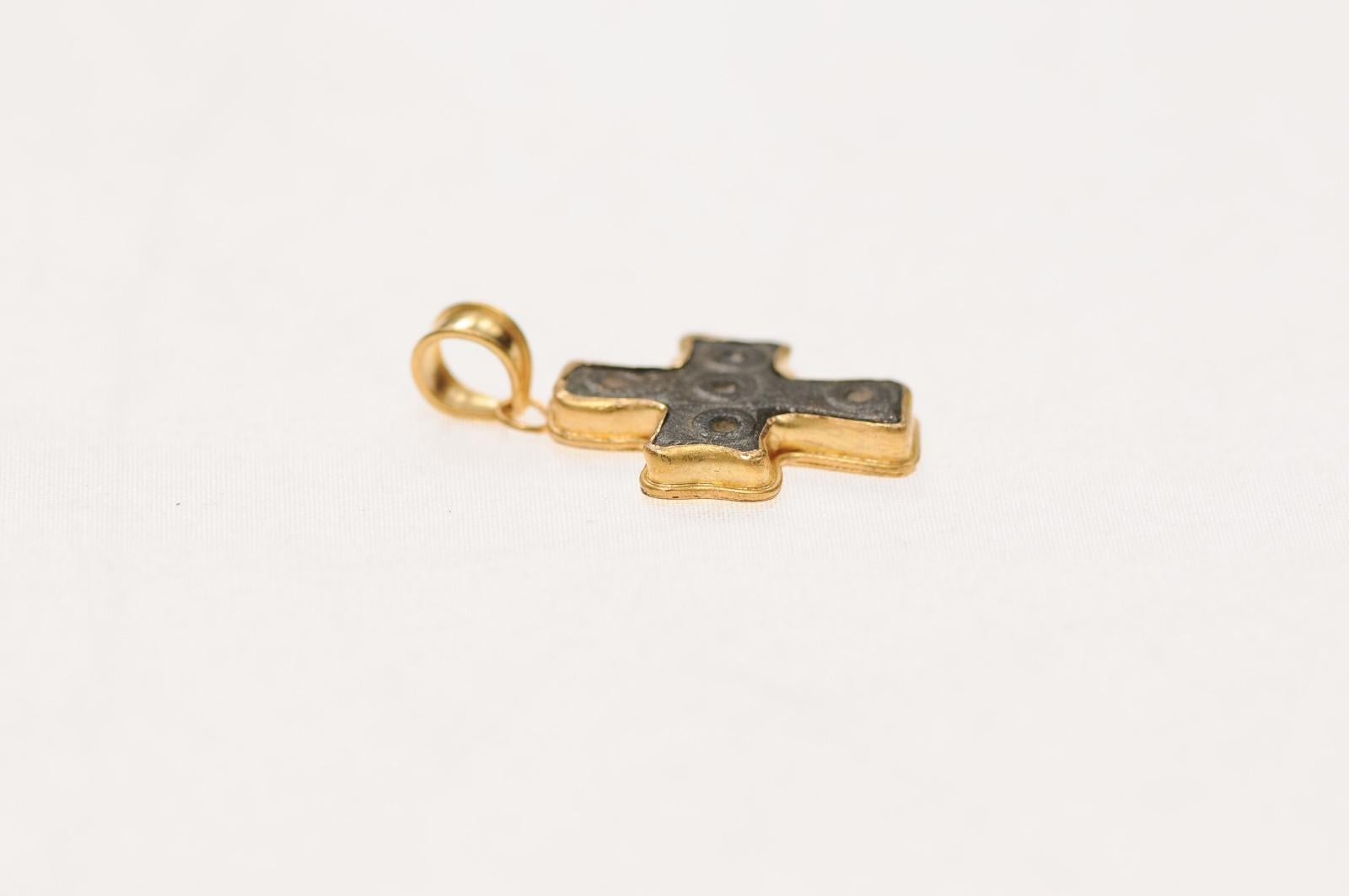 Croix byzantine garnie de bronze 21 carats Excellent état - En vente à Atlanta, GA