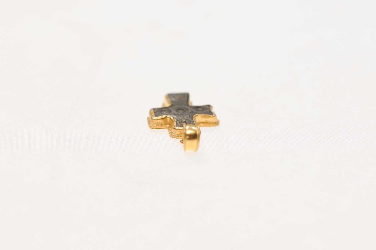 Croix byzantine garnie de bronze 21 carats Unisexe en vente