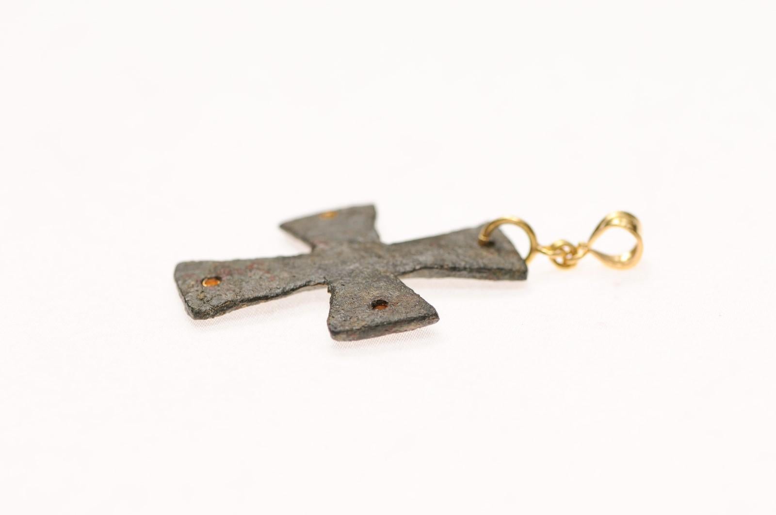Croix byzantine avec accents en bronze 21 carats (pendant uniquement) en vente 6