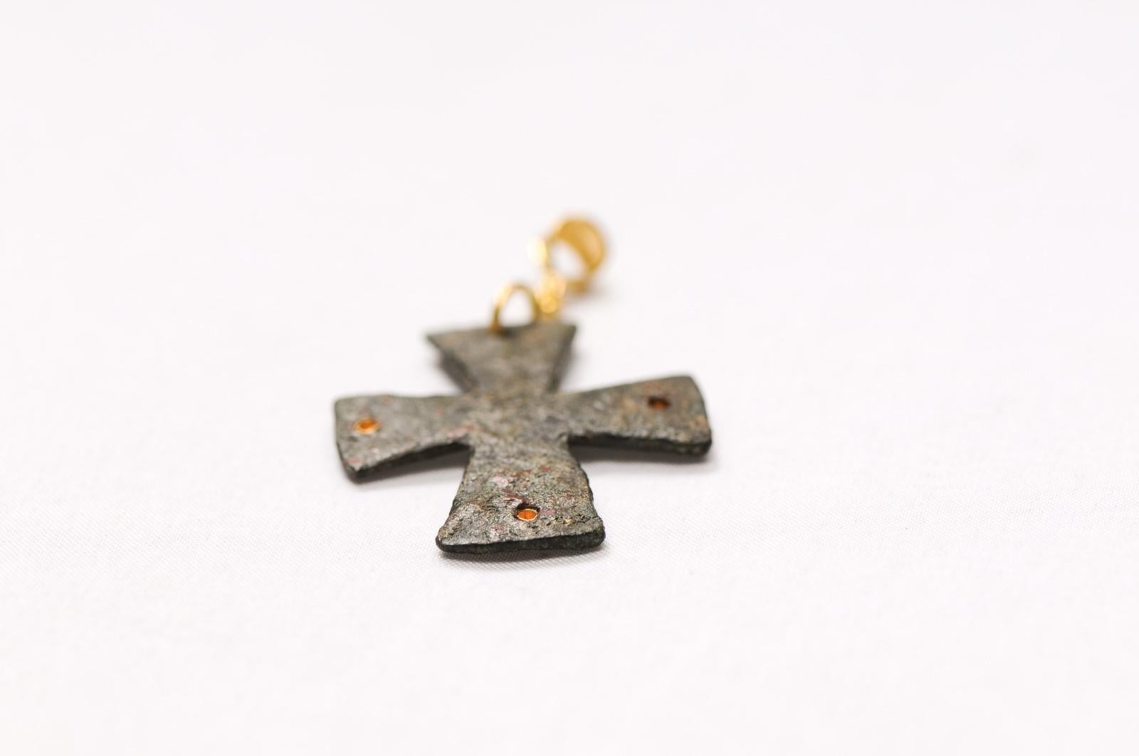 Croix byzantine avec accents en bronze 21 carats (pendant uniquement) en vente 7