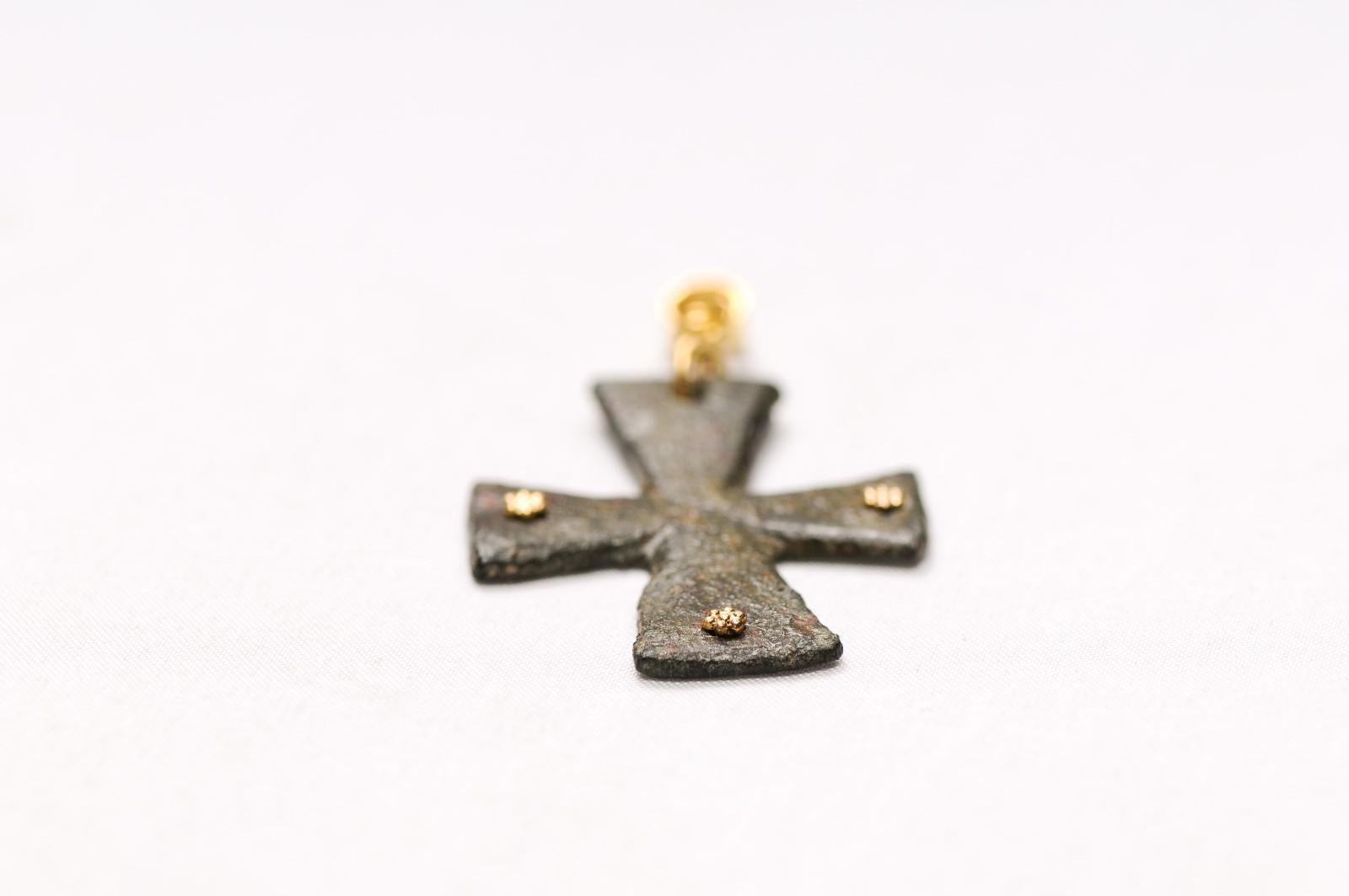 Croix byzantine avec accents en bronze 21 carats (pendant uniquement) en vente 8