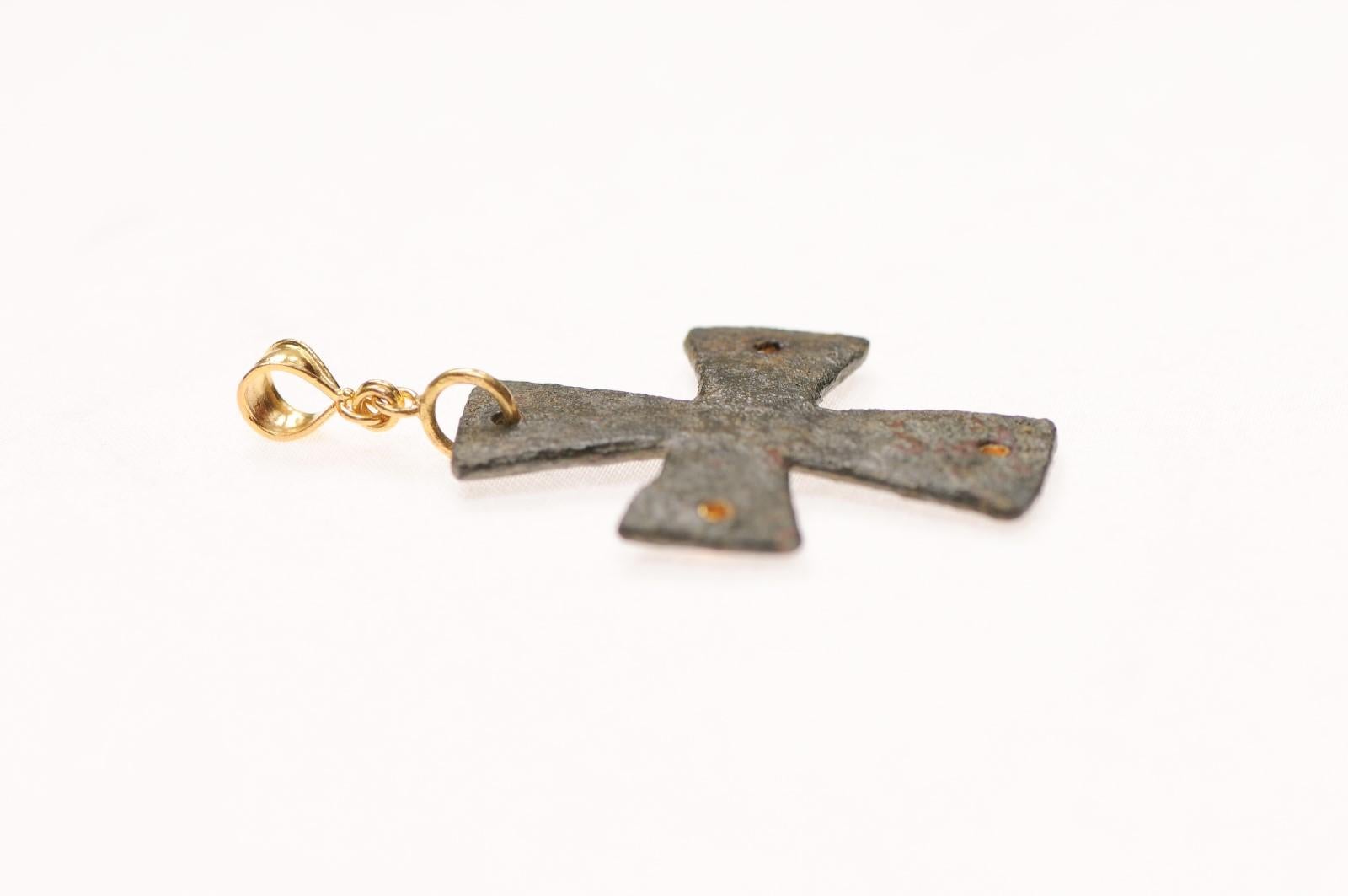 Croix byzantine avec accents en bronze 21 carats (pendant uniquement) en vente 4