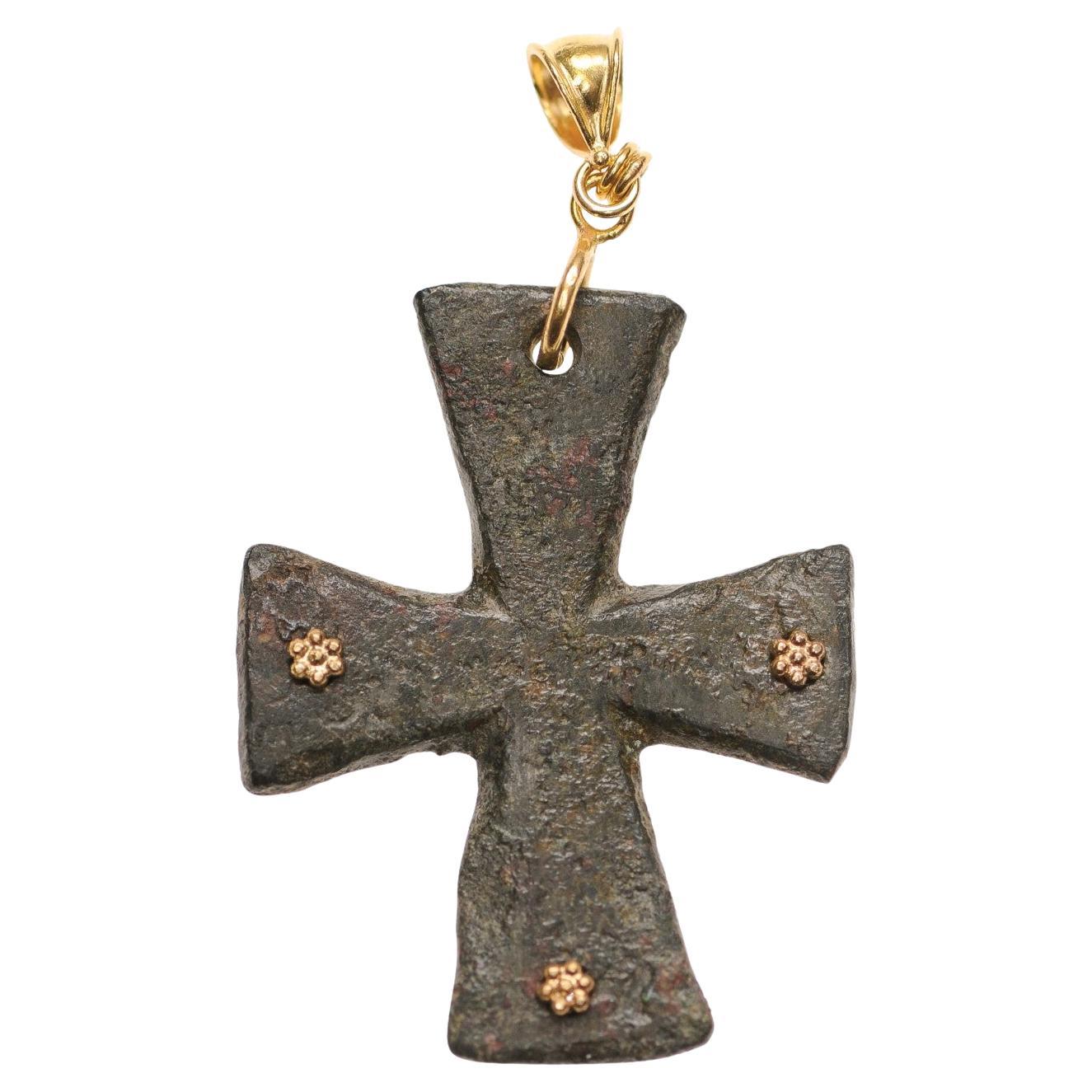 Croix byzantine avec accents en bronze 21 carats (pendant uniquement)