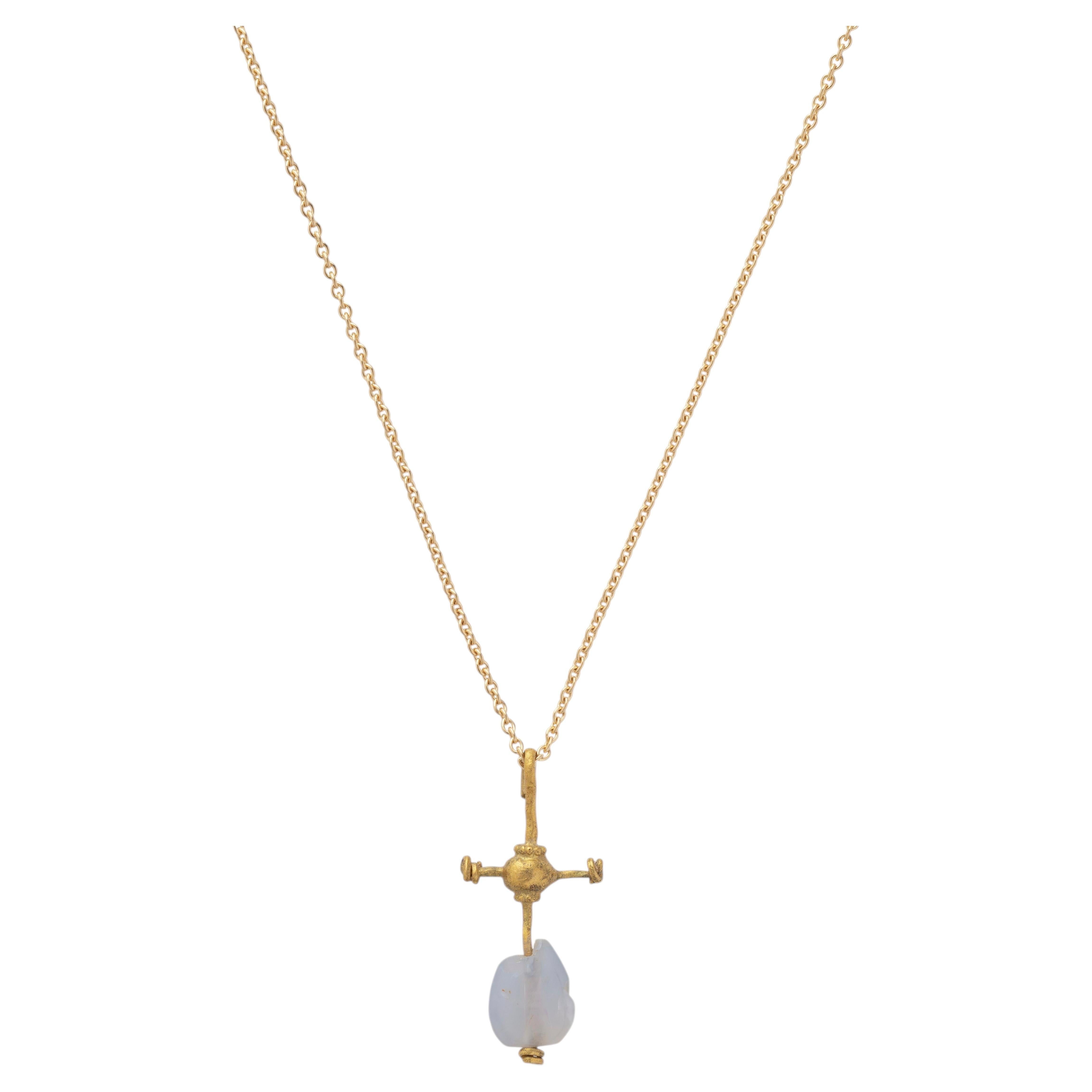 A Byzantine gold and chalcedony cross pendant circa 4th - 6th century AD For Sale