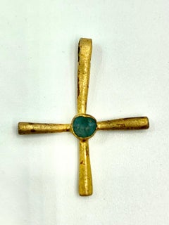 Byzantinischer Kreuzanhänger aus Gold und Smaragd:: ca. 6. Jahrhundert n. Chr