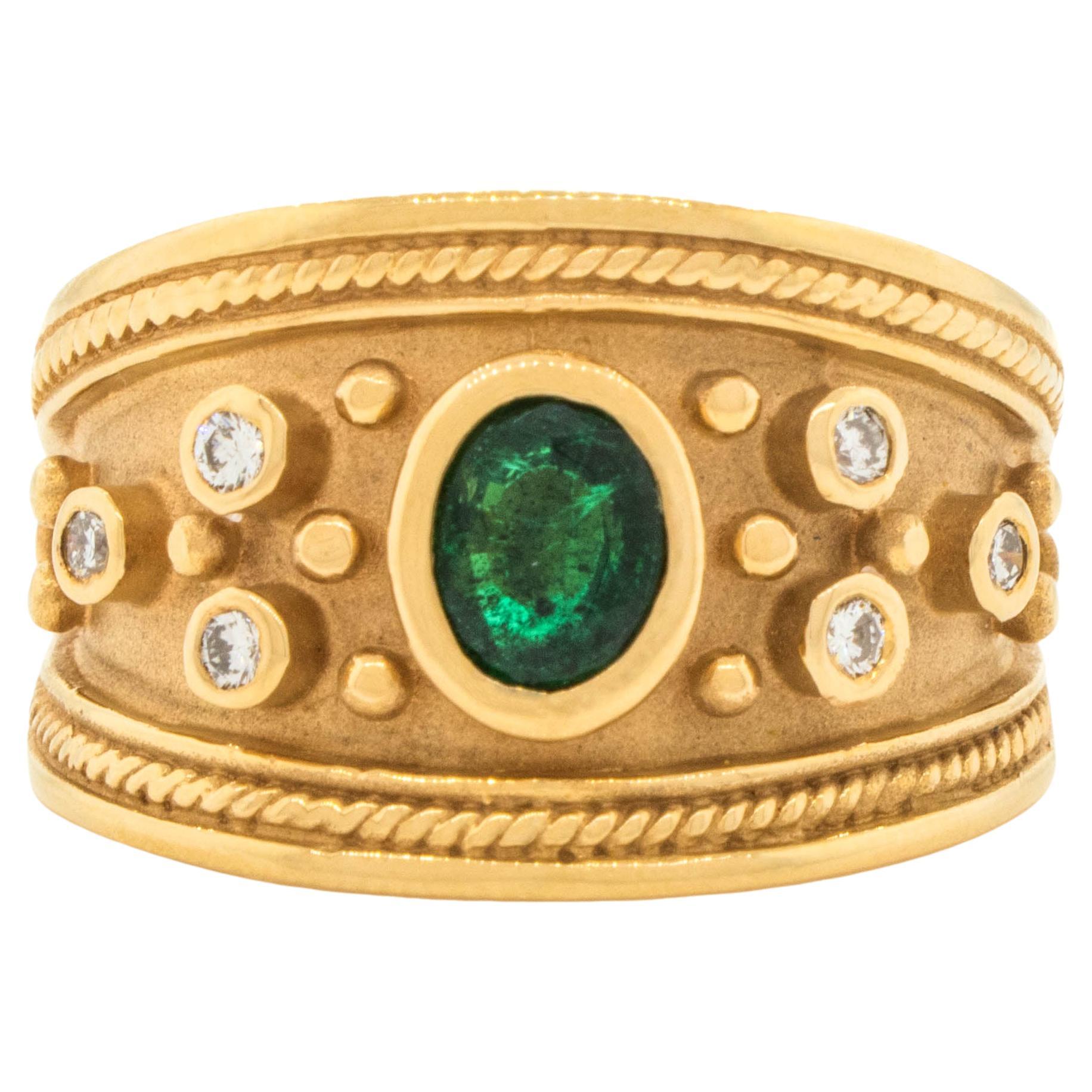 Anillo bizantino con esmeralda ovalada y diamantes de oro amarillo de 14 quilates