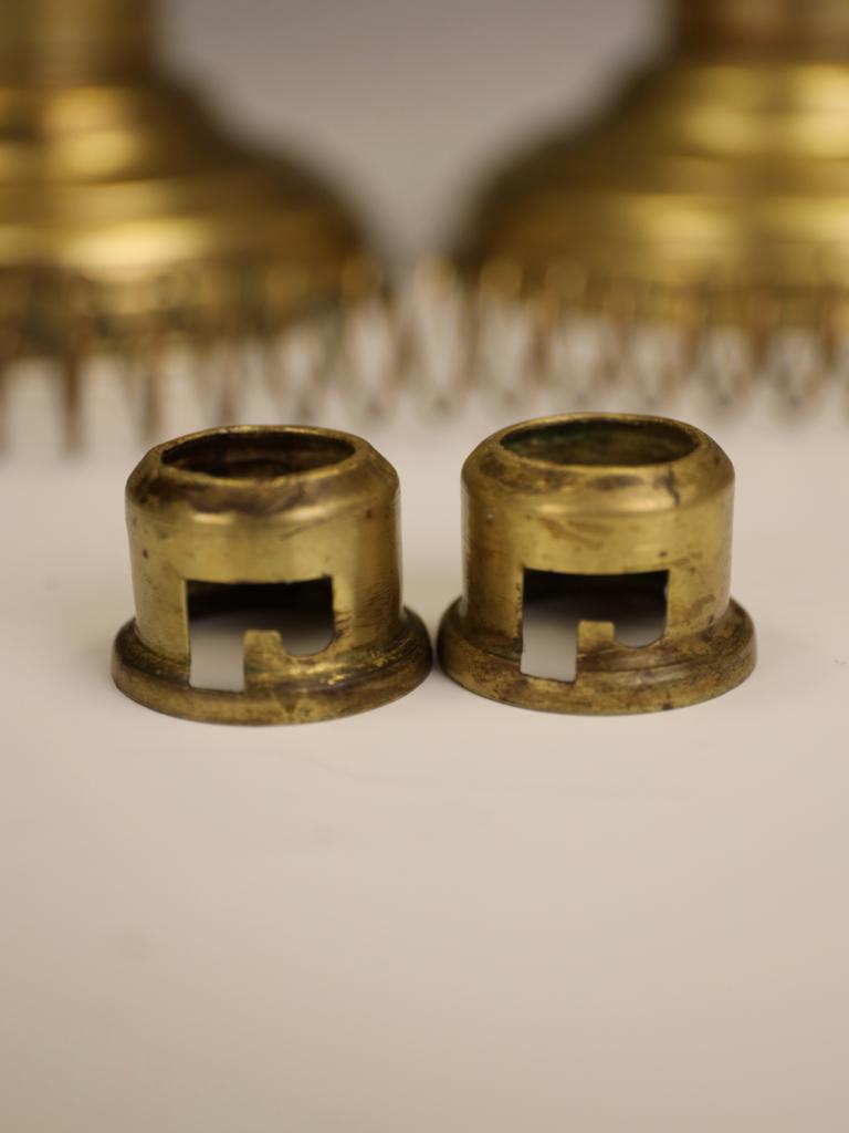 A C Paris Breveté Lampade a candela a molla in ottone, fine XIX secolo. in vendita 6