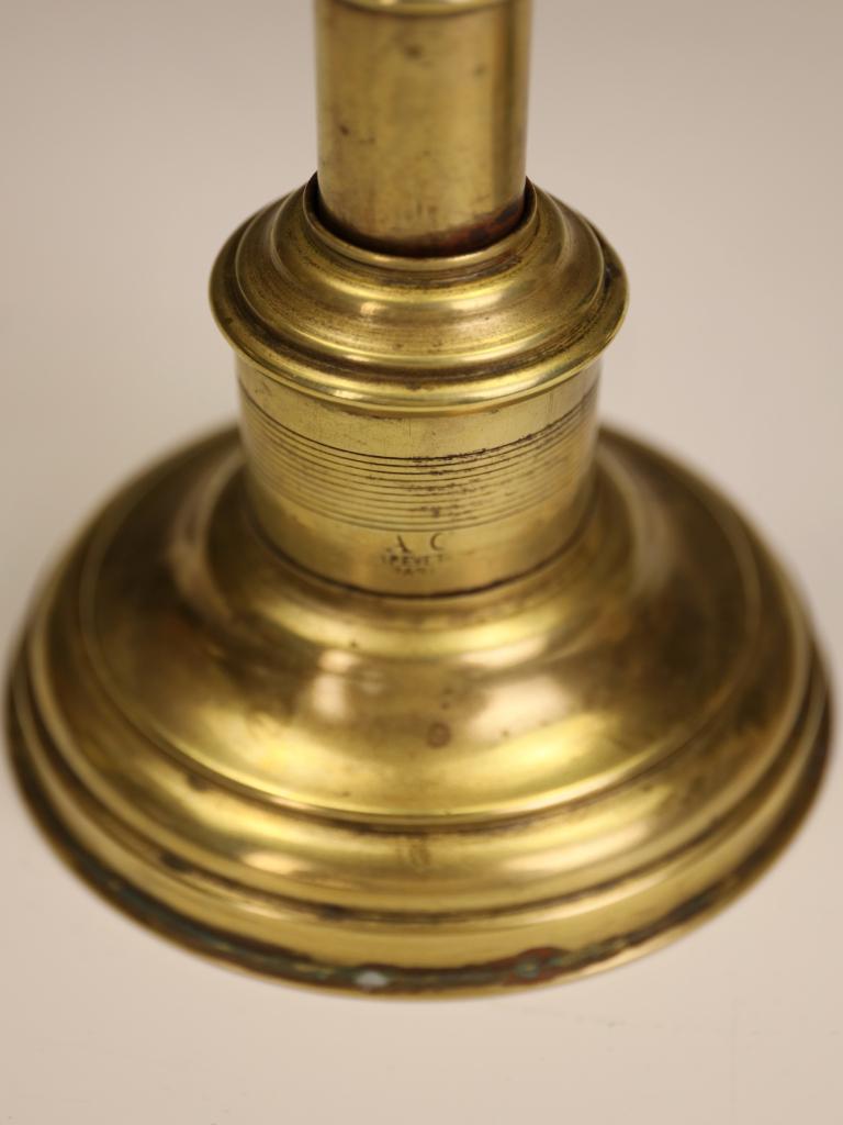 A C Paris Breveté Lampade a candela a molla in ottone, fine XIX secolo. in vendita 12