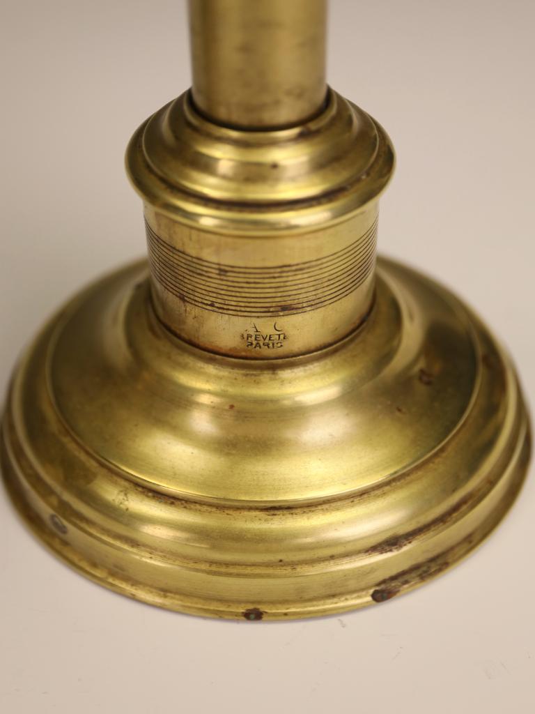 A C Paris Breveté Lampade a candela a molla in ottone, fine XIX secolo. in vendita 13