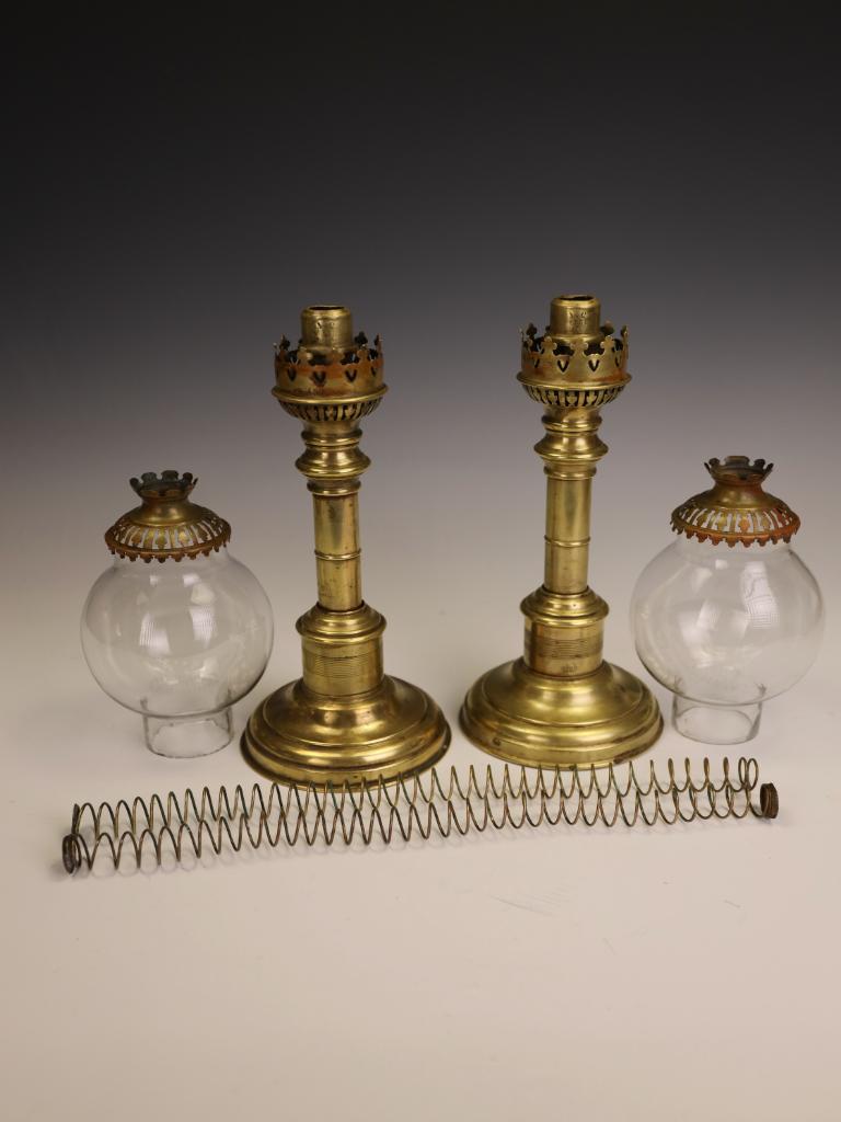 A C Paris Breveté Lampade a candela a molla in ottone, fine XIX secolo. in vendita 4