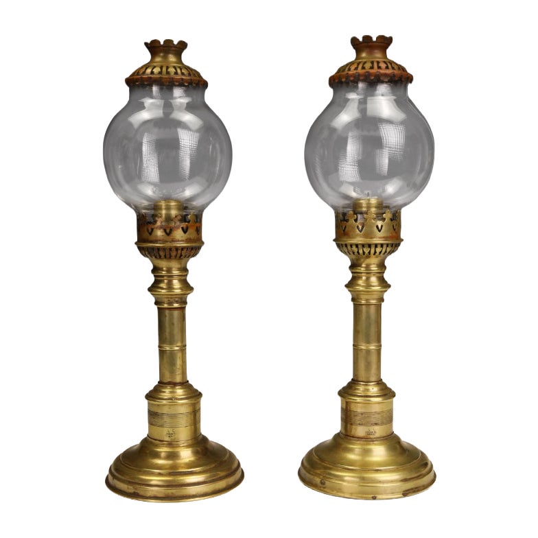 A C Paris Breveté Lampade a candela a molla in ottone, fine XIX secolo. in vendita