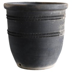 A C.C. Wabi Catalan Black Cosi pot