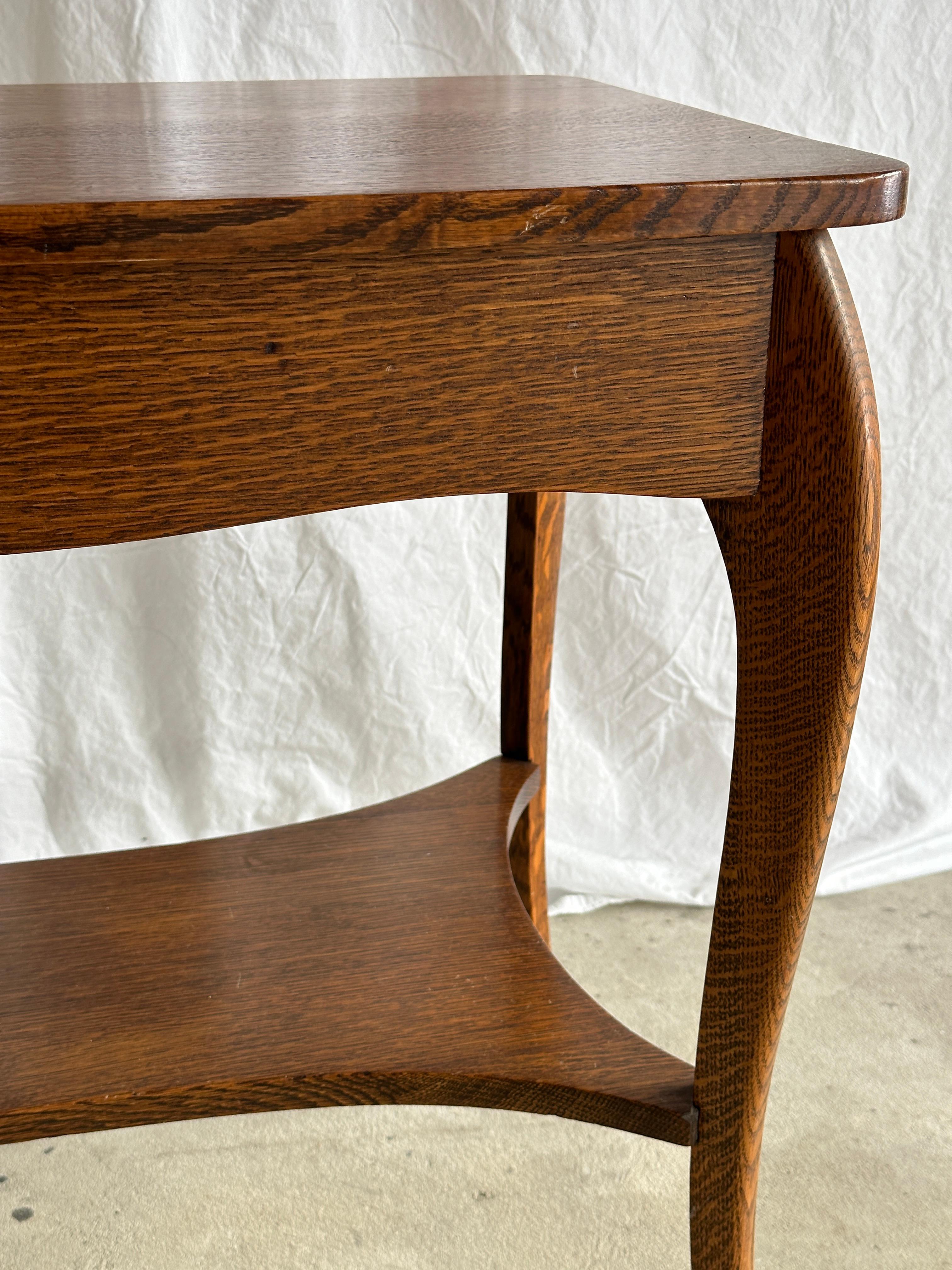 Amerikanischer Tiger Oak Beistelltisch aus den 1920er Jahren, schöne Patina im Angebot 8