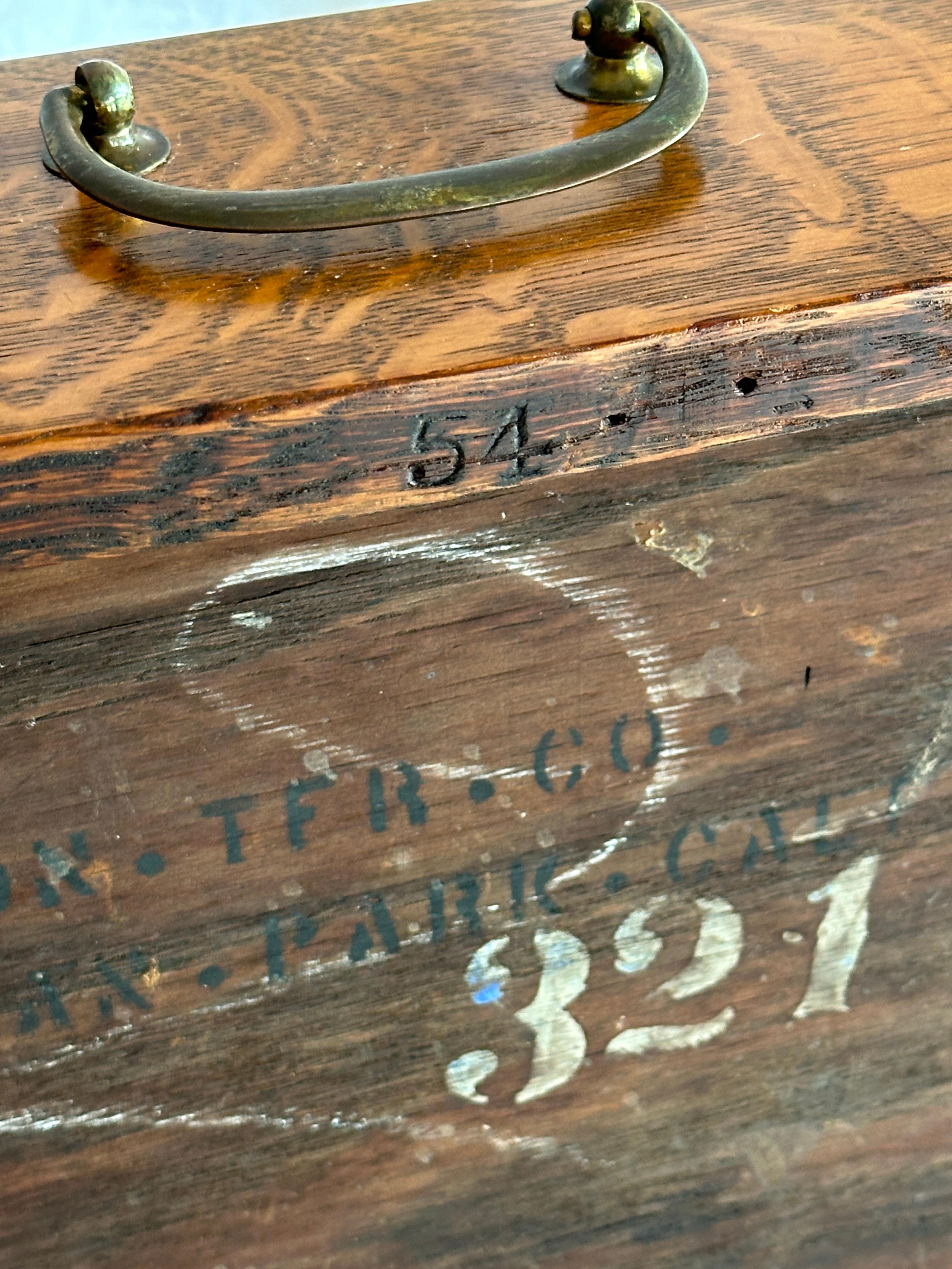 Amerikanischer Tiger Oak Beistelltisch aus den 1920er Jahren, schöne Patina im Angebot 1