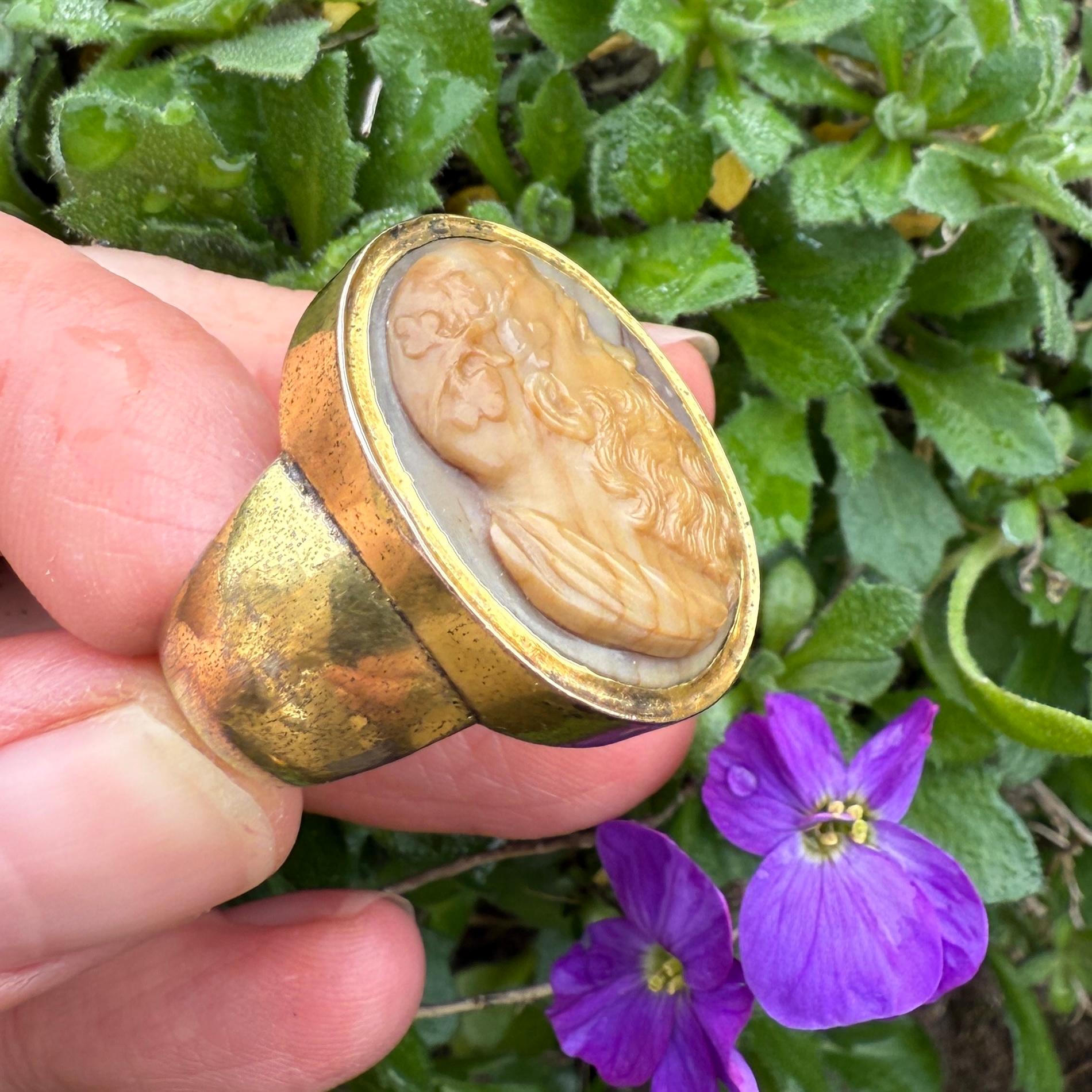 Ein Kameenring mit der Darstellung von Bacchus.  Italien oder England, um 1800-1820. im Angebot 6