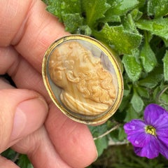 Ein Kameenring mit der Darstellung von Bacchus. Italien oder England, um 1800-1820.