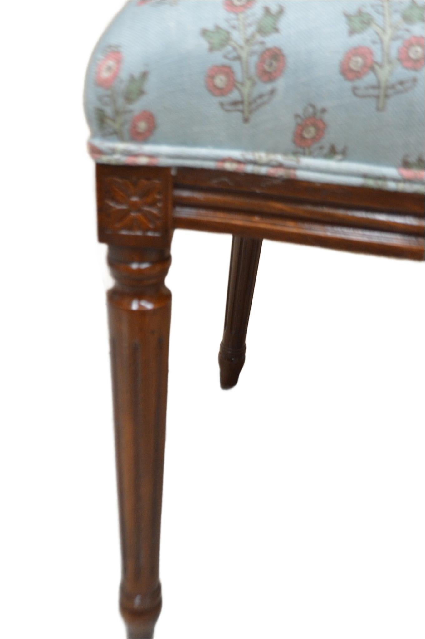 Italiano Sedia da pranzo con schienale ovale in stile Louis Cane XVI con finitura personalizzata. in vendita