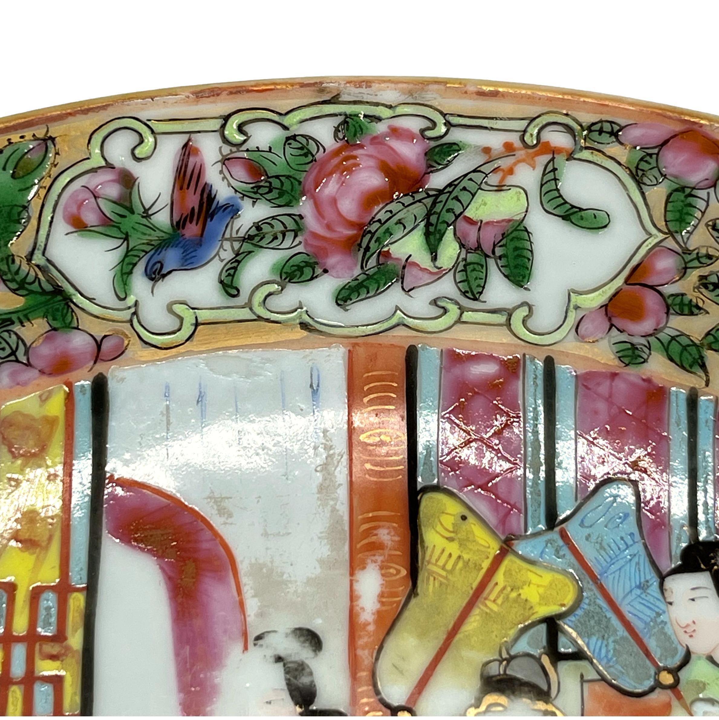 Cargador con motivo mandarín CANTON FAMILLE ROSE, dinastía Qing, ca. 1890 en venta 2