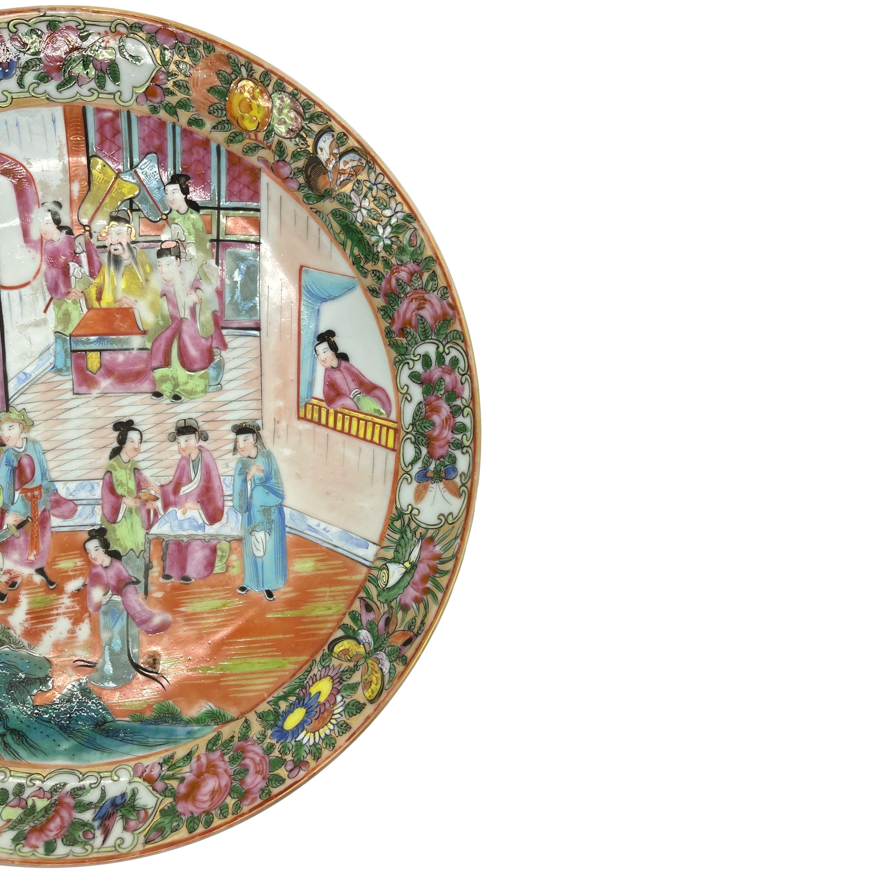 Exportation chinoise Assiette de présentation à motif mandarin Famille Rose de Canton, dynastie Qing, vers 1890 en vente