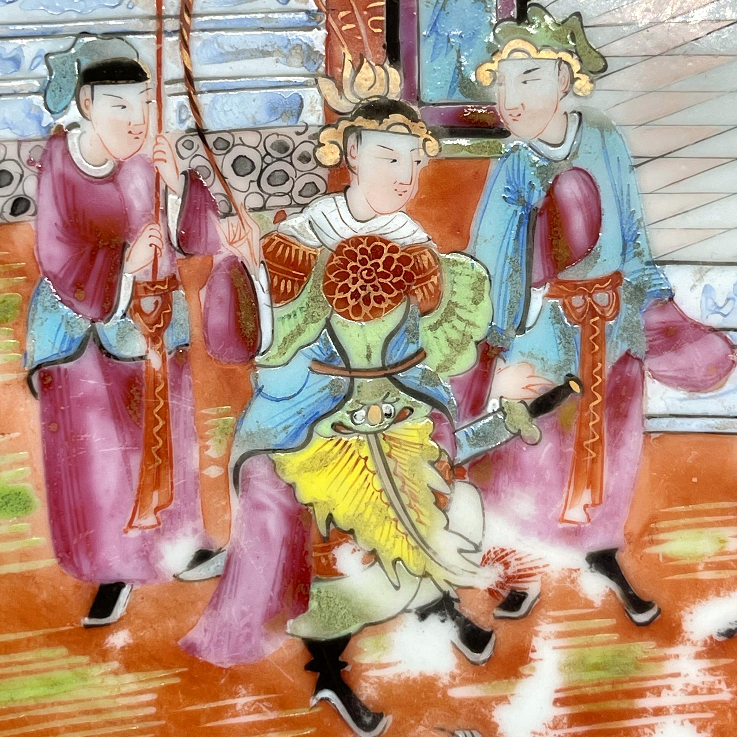Chinois Assiette de présentation à motif mandarin Famille Rose de Canton, dynastie Qing, vers 1890 en vente