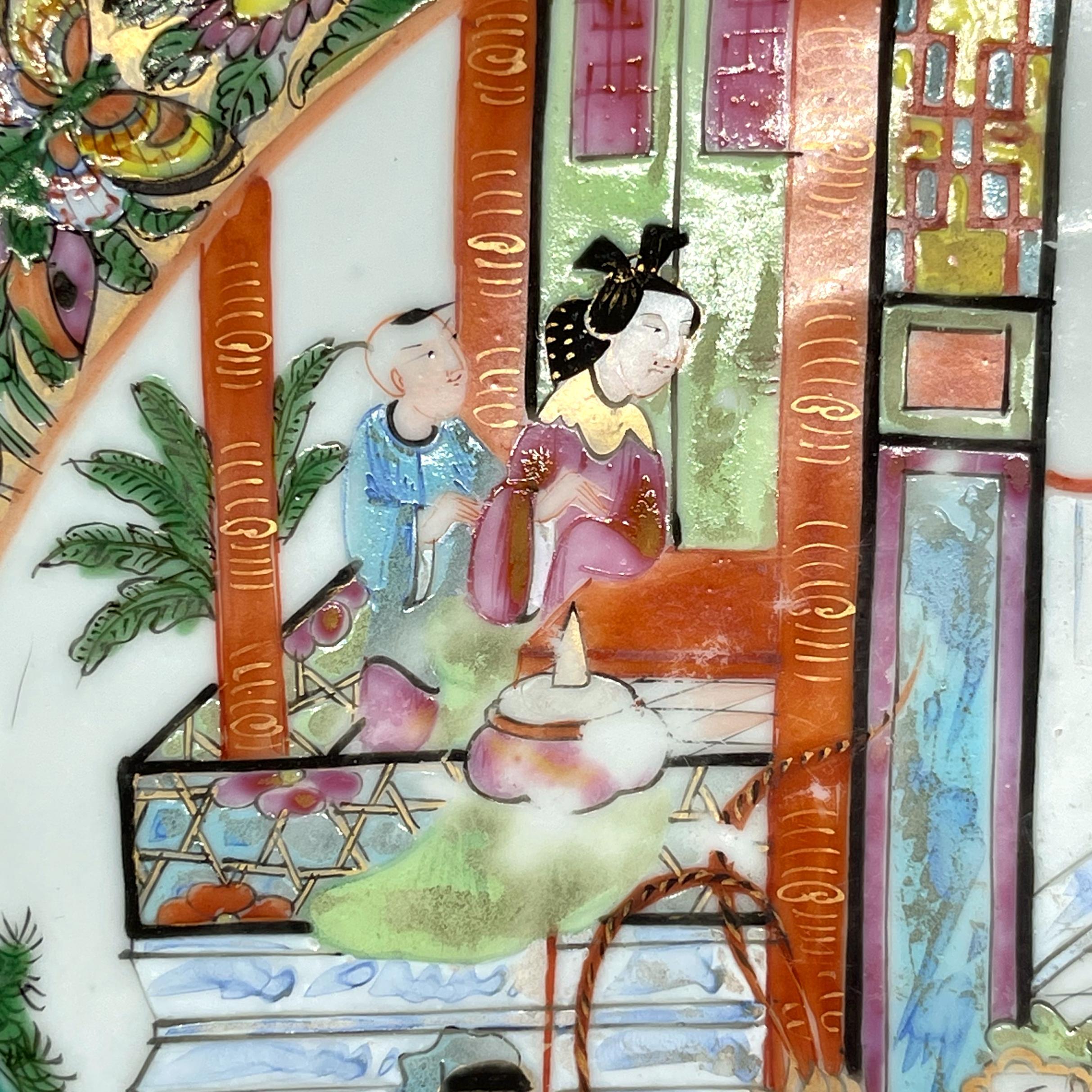 Cargador con motivo mandarín CANTON FAMILLE ROSE, dinastía Qing, ca. 1890 Porcelana en venta