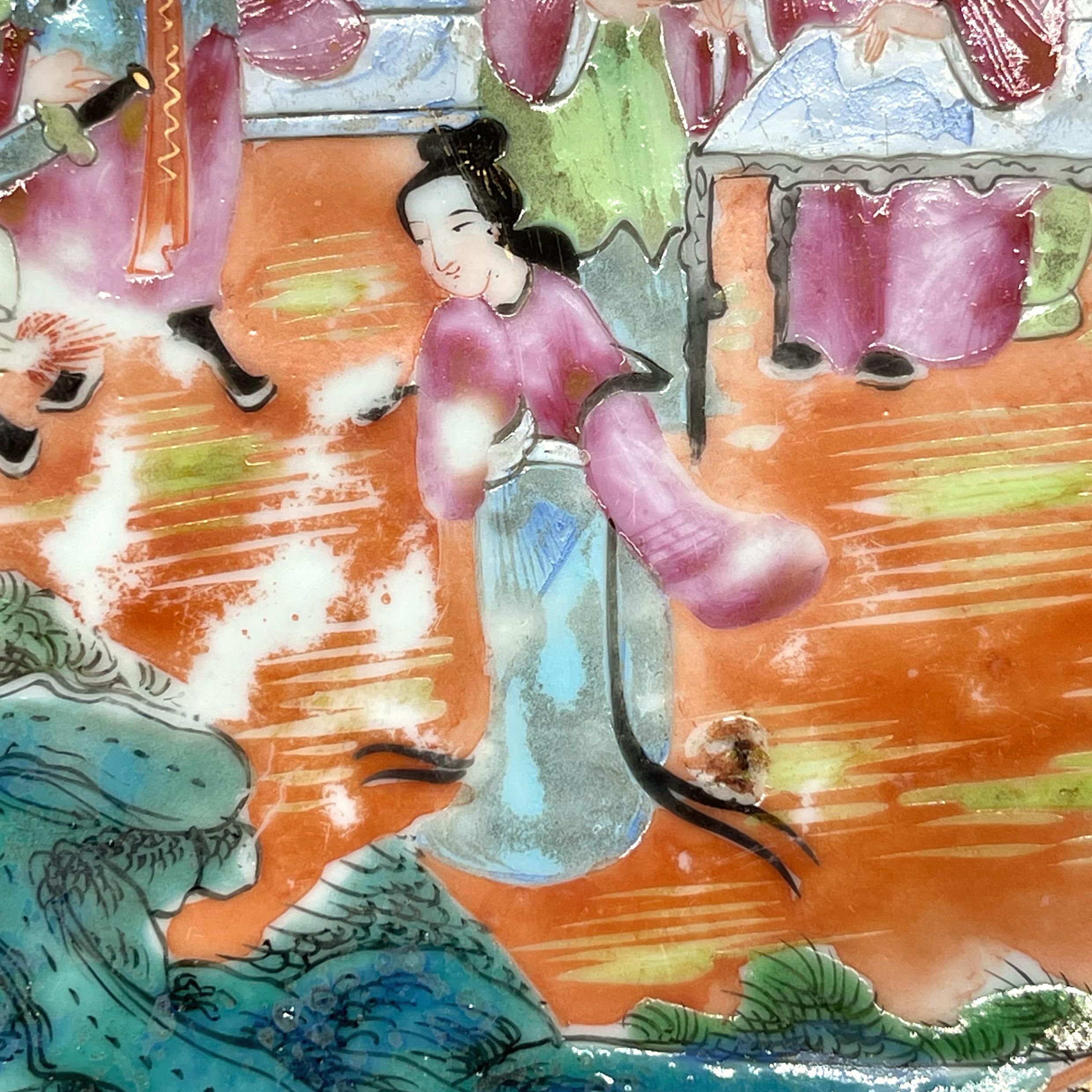 Cargador con motivo mandarín CANTON FAMILLE ROSE, dinastía Qing, ca. 1890 en venta 1