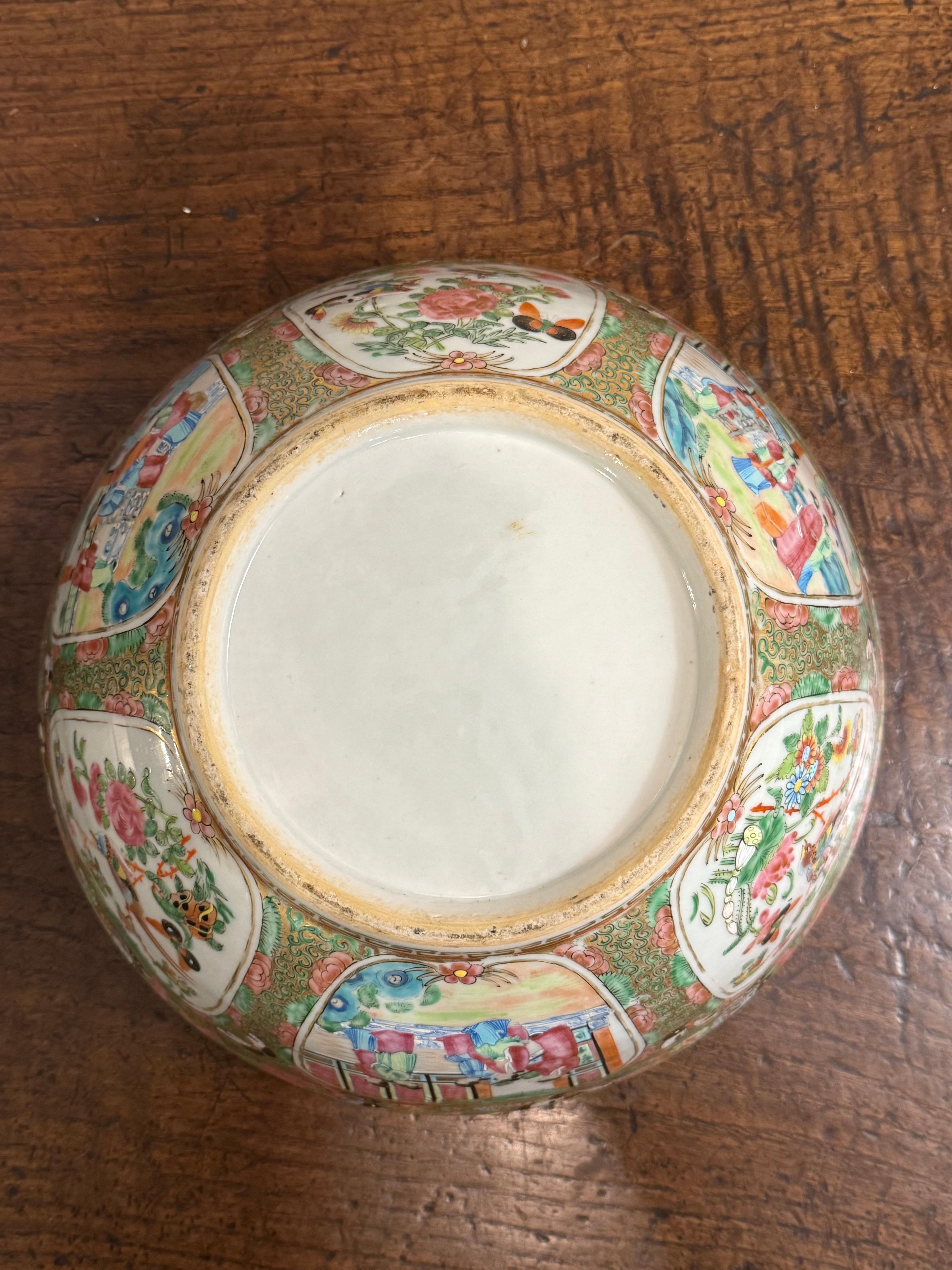 A Canton Famillie Rose Punch Bowl, Late 19th Century For Sale 4
