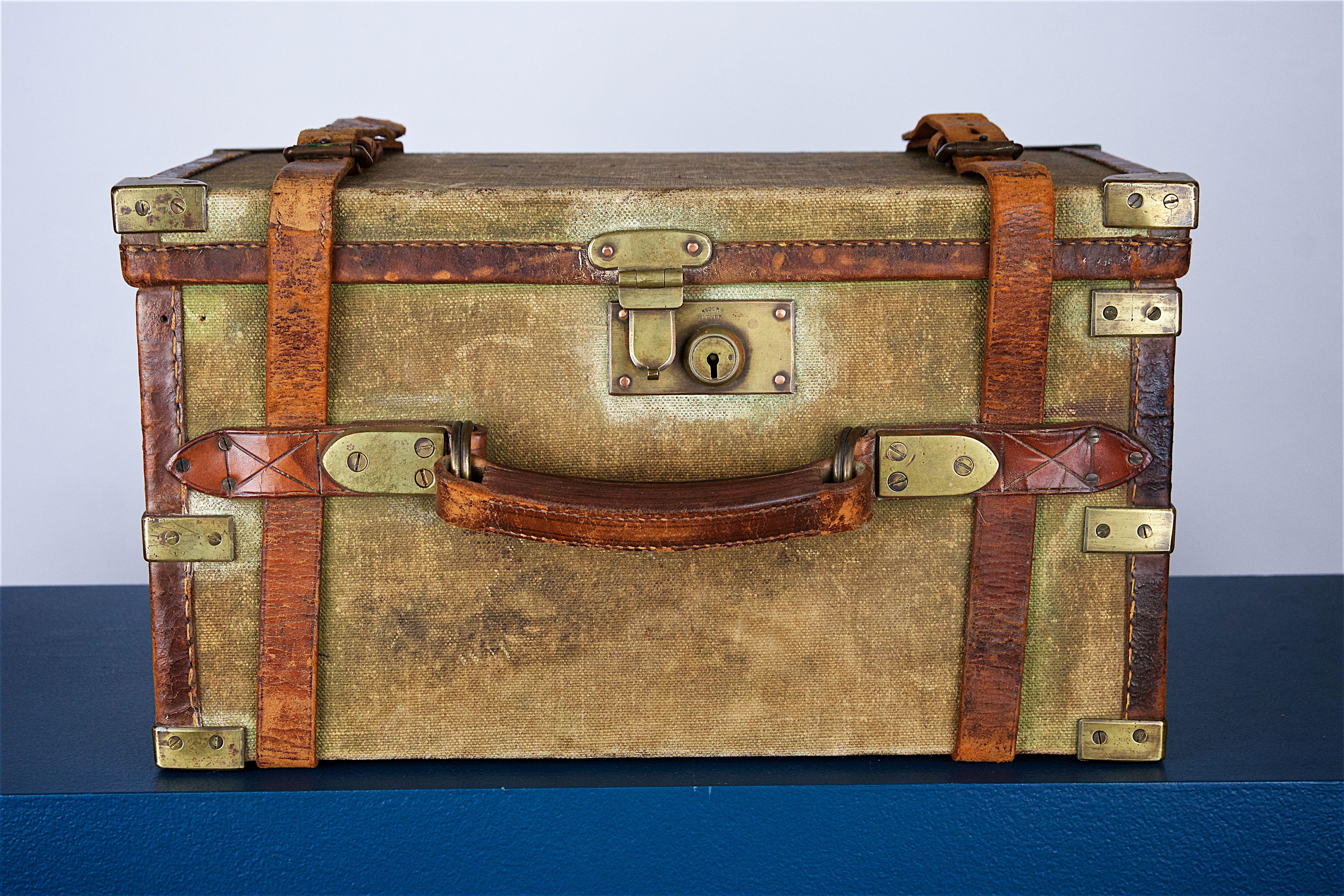 A very good quality canvas and leather cartridge magazine. Mounted on oak with brass corners with interior trade label “EJ Churchill, London”.