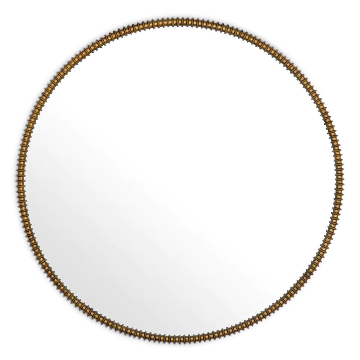 Moderno Uno specchio accattivante con finitura in ottone vintage. in vendita