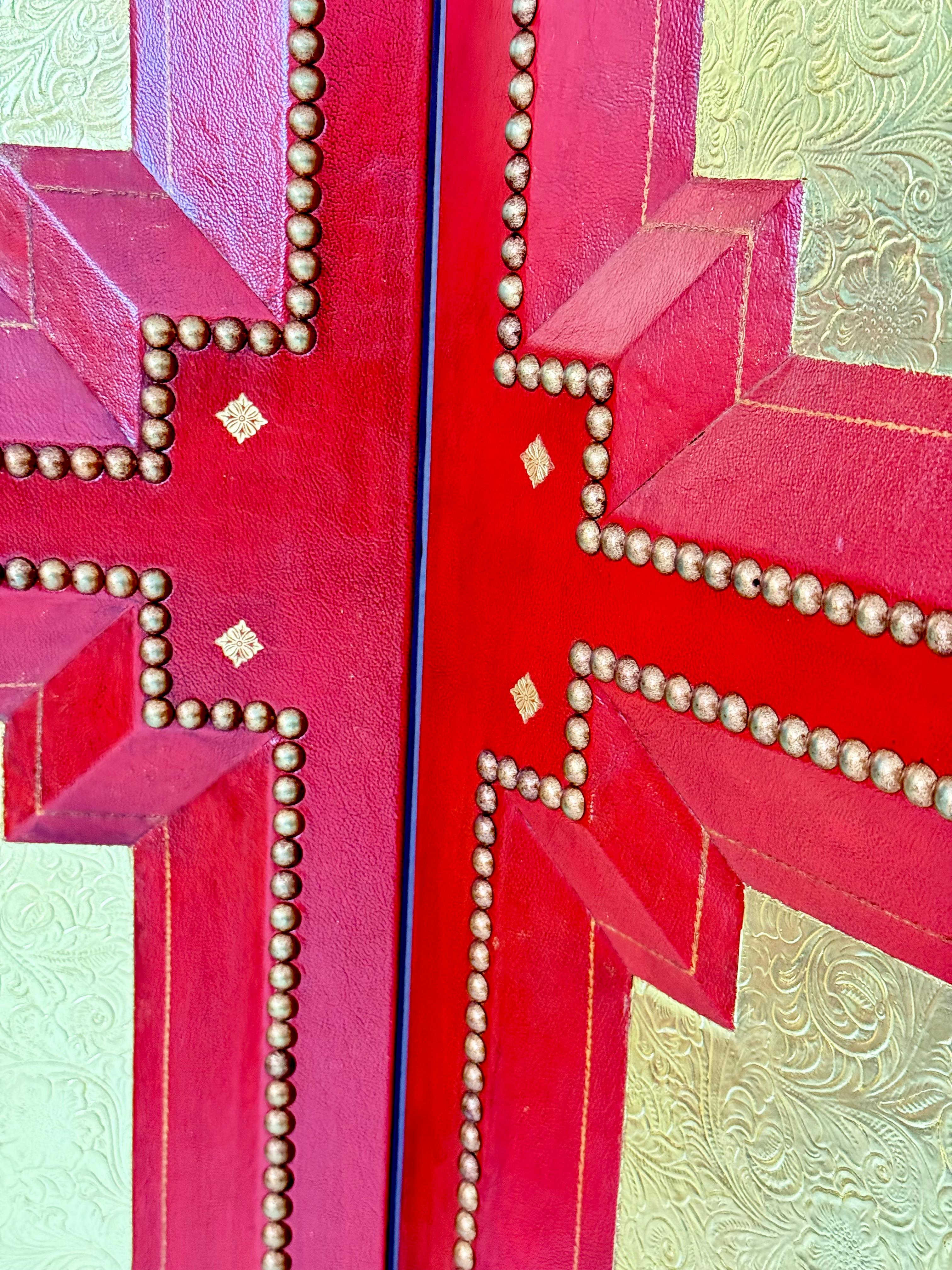 A Cardinal Red and Gilt Leather Three Panel Screen after Billy Haines In Good Condition For Sale In Palm Desert, CA