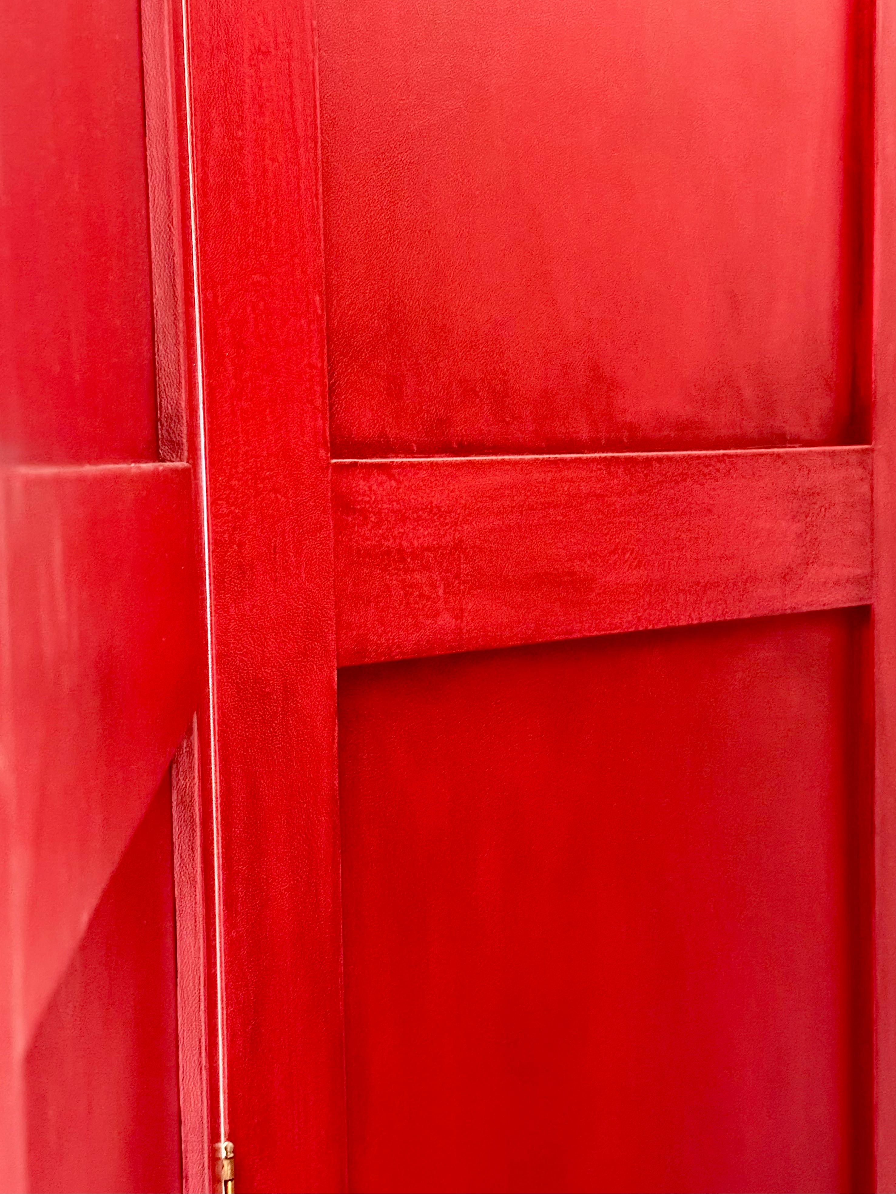 A Cardinal Red and Gilt Leather Three Panel Screen after Billy Haines For Sale 1