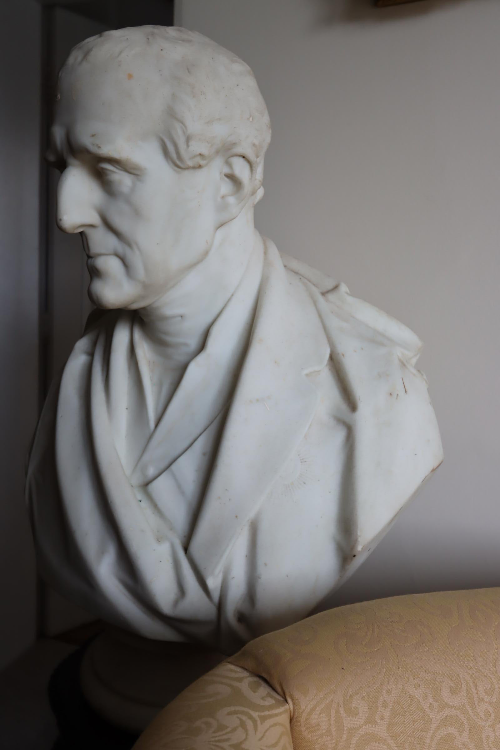 A Carrara Marble Bust of the first Duke of Wellington, Arthur Wellesley In Good Condition For Sale In Lincoln, GB