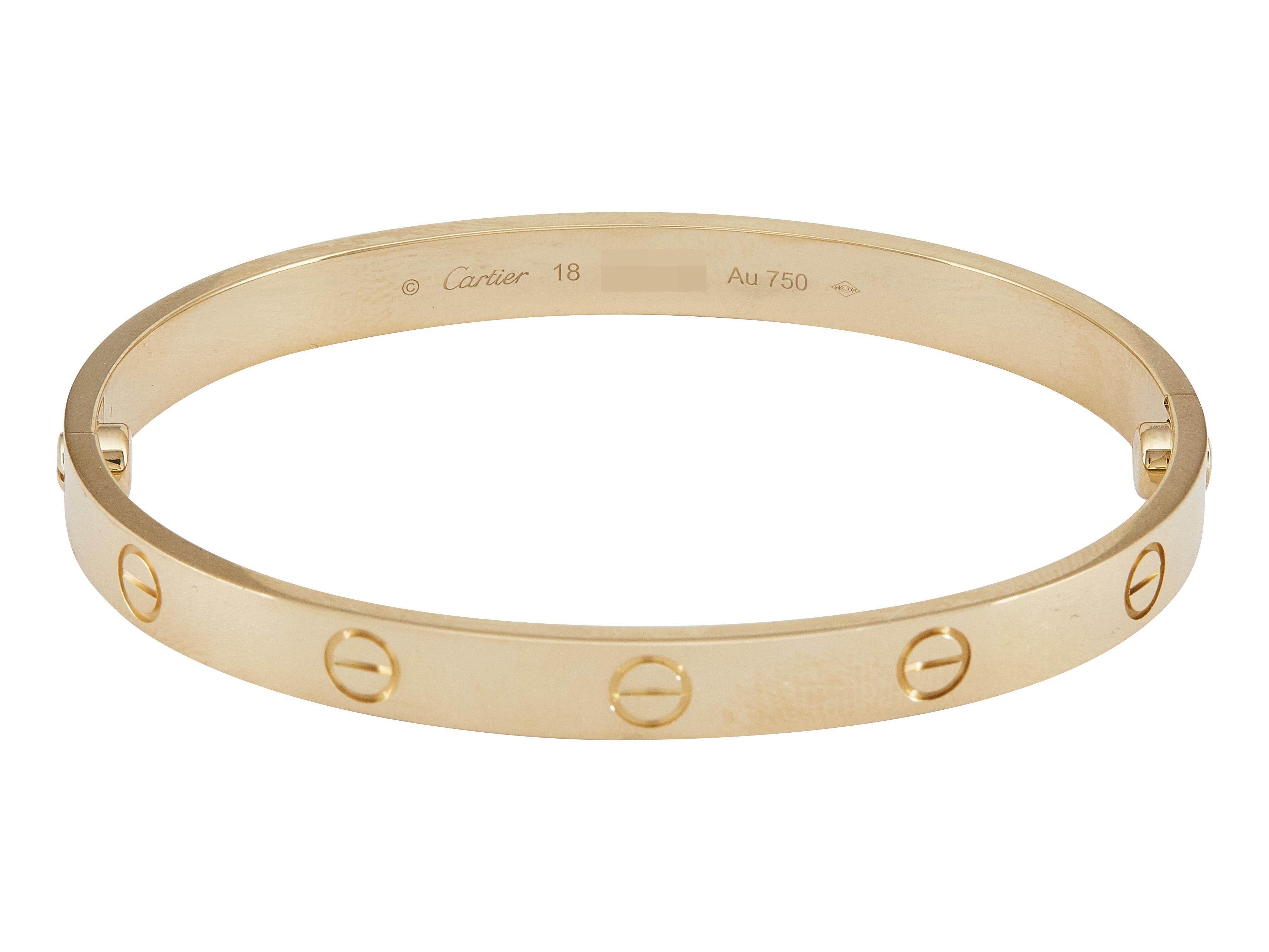 La pulsera: Una pulsera brazalete Cartier Love diseñada en oro amarillo de dieciocho quilates. Este modelo Clásico es una talla 18.

La pulsera está en excelente estado, con sólo unos pequeños arañazos propios del uso normal. La marca ha realizado