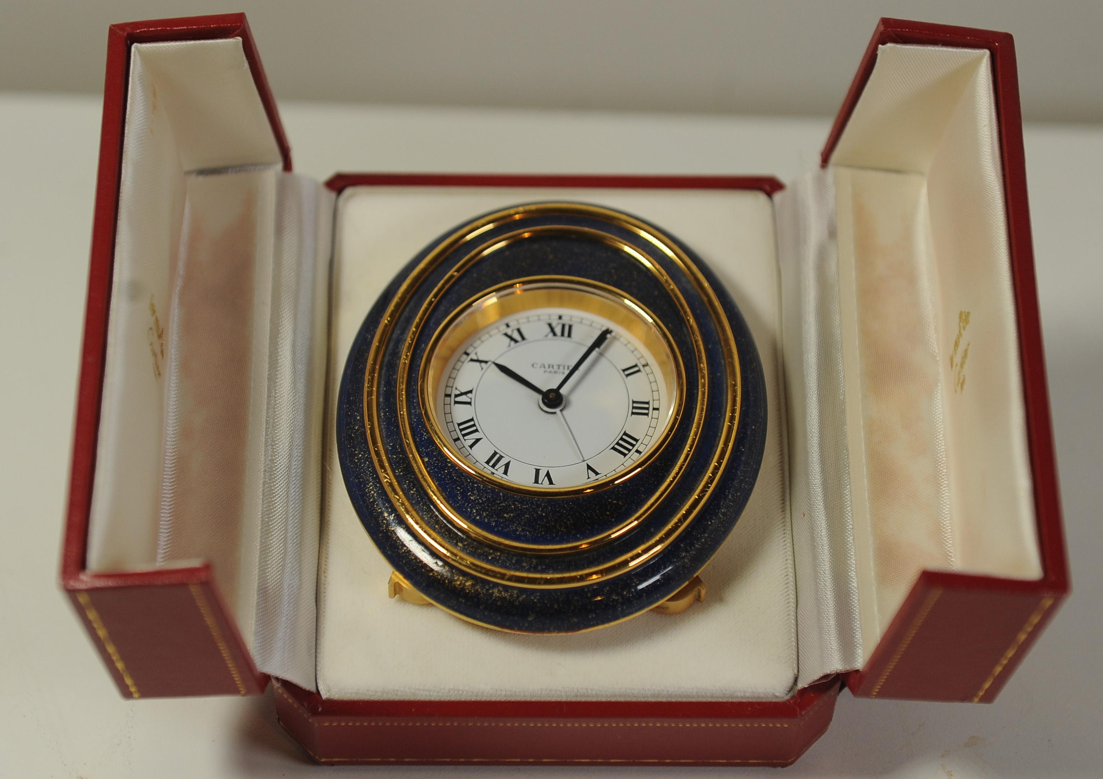 A Cartier Oval Gold Enamel 8-Day Mechanical Movement Alarm Desk Clock In Good Condition For Sale In Reading, Berkshire