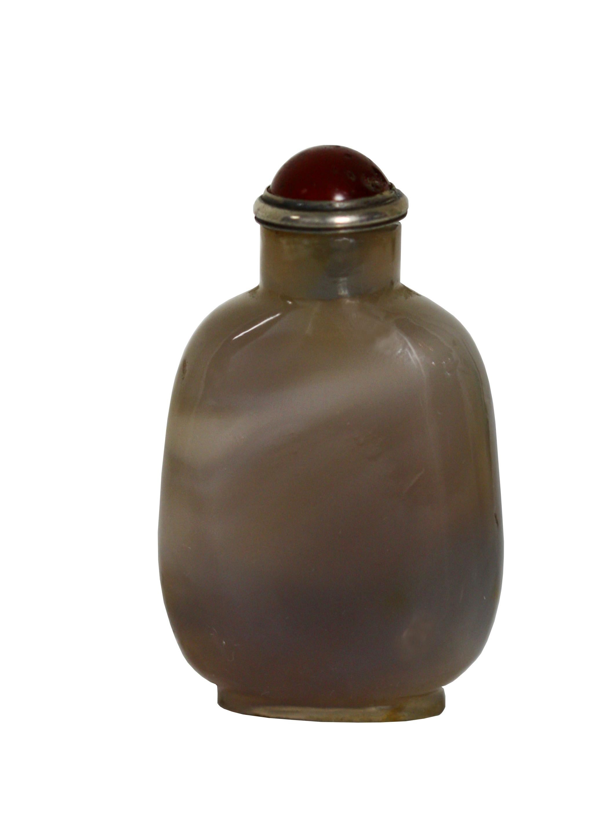Carved Agate Snuff Bottle Chinese, Qing Dynasty In Good Condition For Sale In West Palm Beach, FL