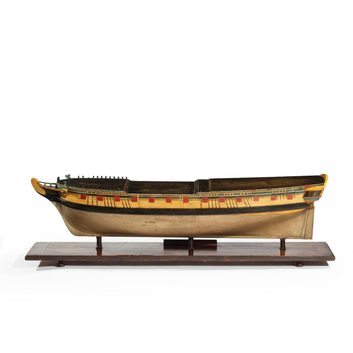 XIXe siècle Modèle sculpté et peint d'une émeraude de Hms, 1811 et d'une émeraude de Hms et d'une améthyste de Hms en vente
