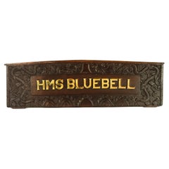 Respaldo de asiento de teca tallada y perfilada de la botadura del dragaminas H M S Bluebell