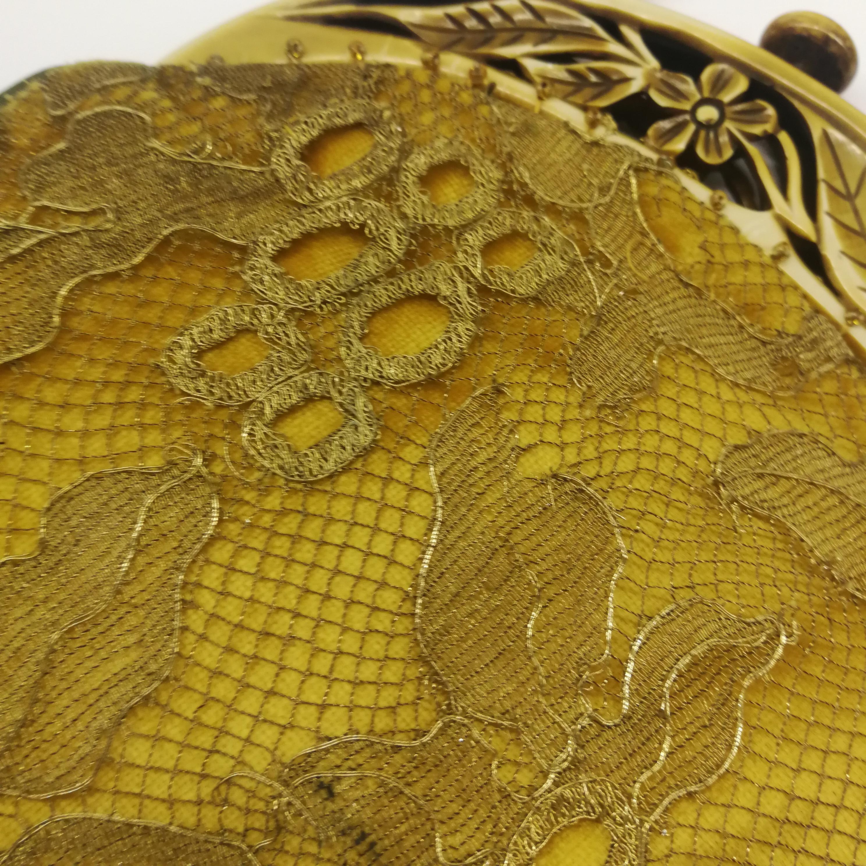 A carved Bakelite framed golden velvet handbag, France, 1920s For Sale 1
