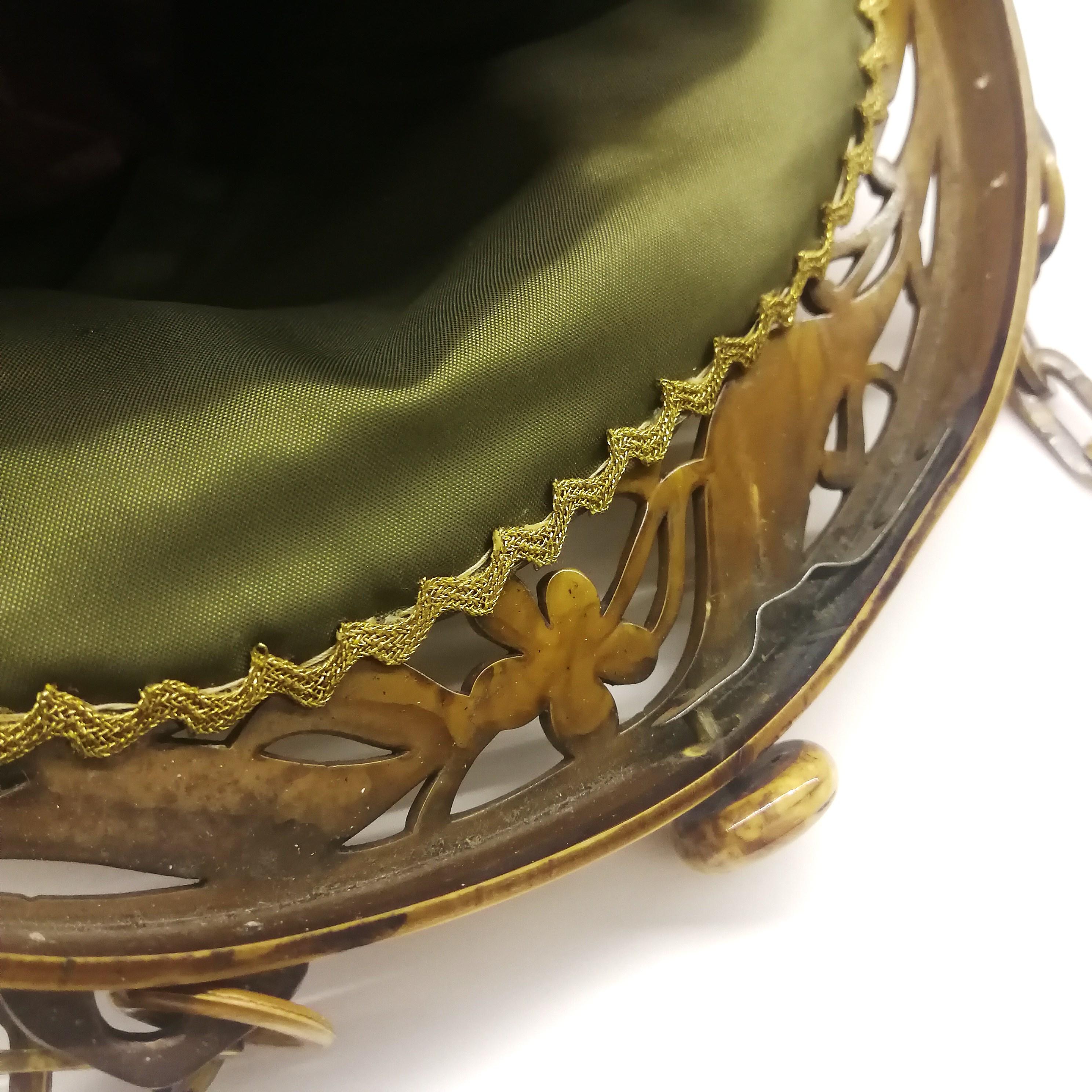 Handtasche aus geschnitztem Bakelit mit gerahmtem goldenem Samt, Frankreich, 1920er Jahre im Angebot 1