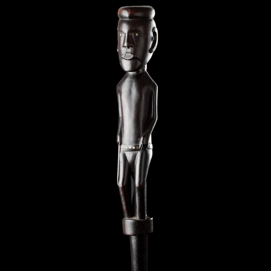 South African A Carved Ebony Prestige Staff Depicting an Important Elder or Leader For Sale