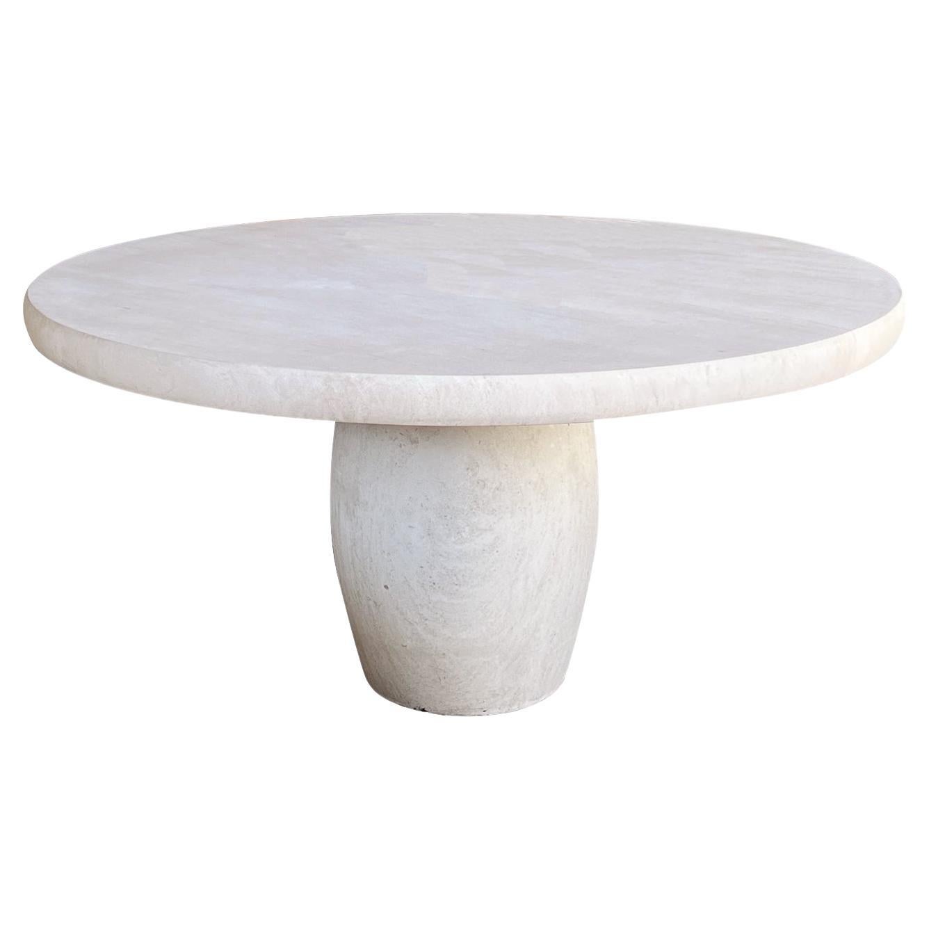 Table ronde de salle à manger/centre en pierre calcaire sculptée avec base en forme de tonneau en vente
