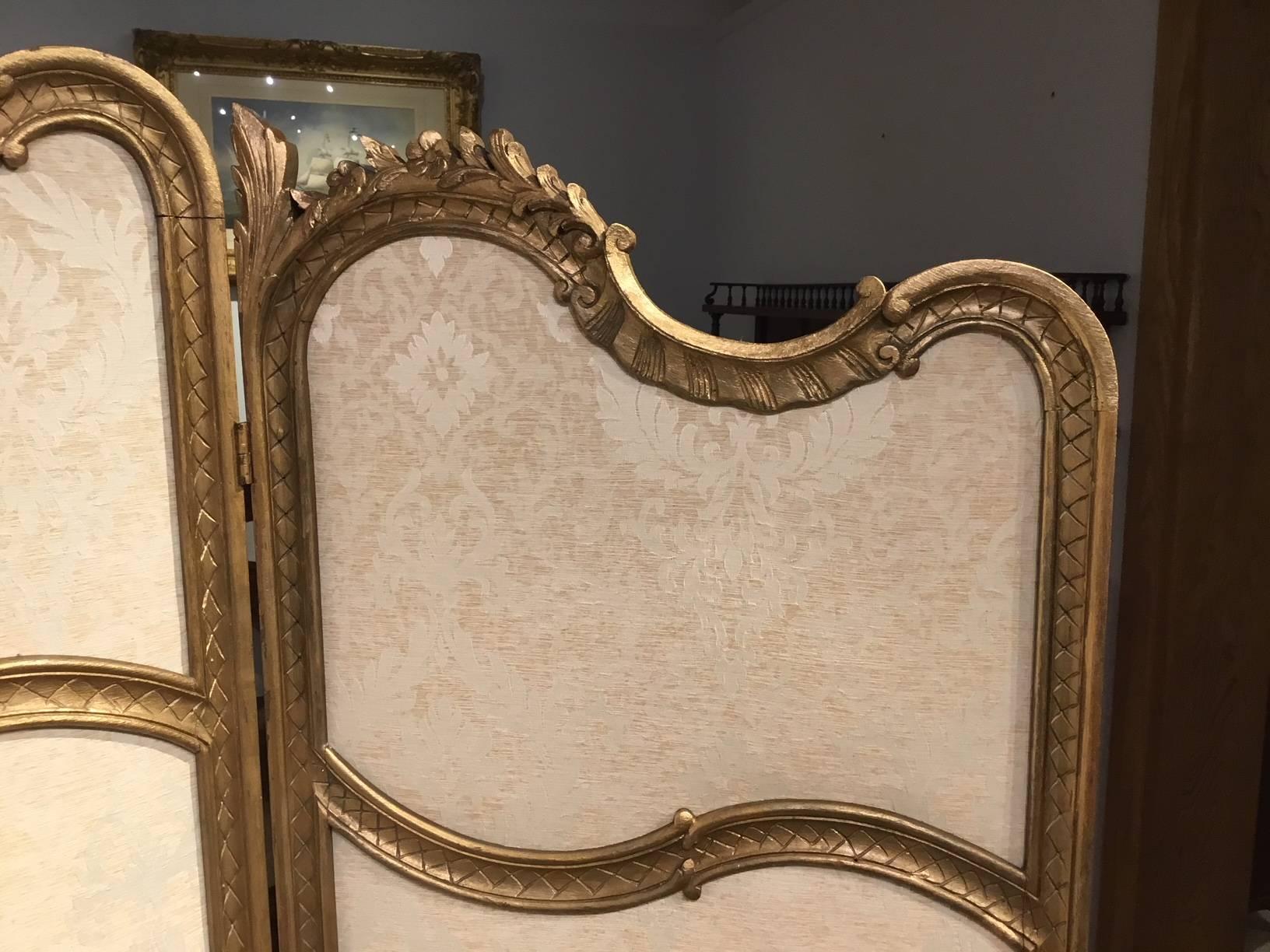 Carved Giltwood French Three Fold Vanity Screen In Excellent Condition In Darwen, GB