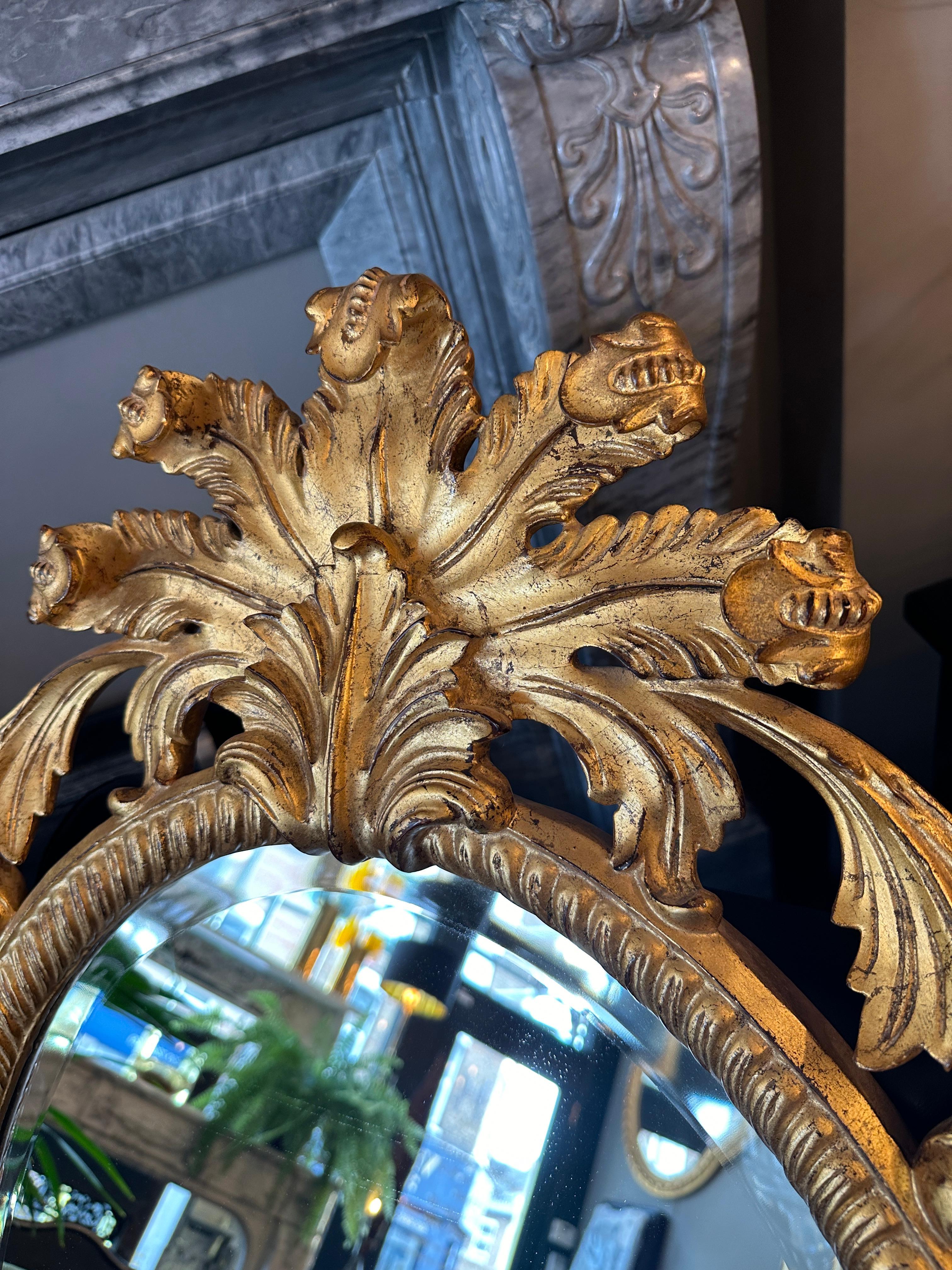 Nordamericano Specchio rococò in legno intagliato di Harrison & Gil in vendita