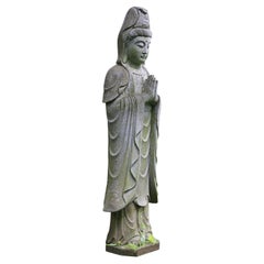 Guanyin en granit sculpté à poser au sol
