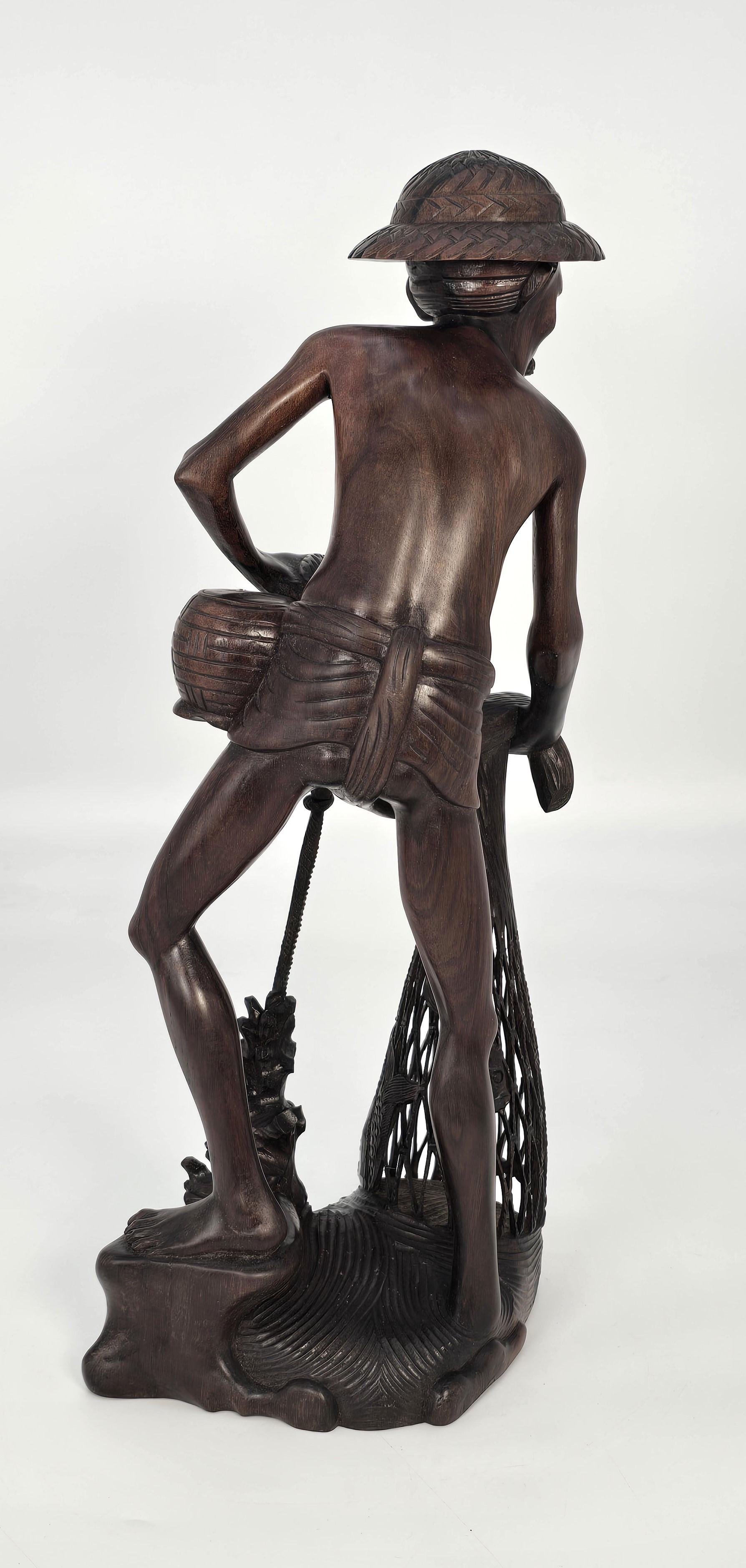 Geschnitzte Hartholzfigur eines Fischers um 1900 im Angebot 1