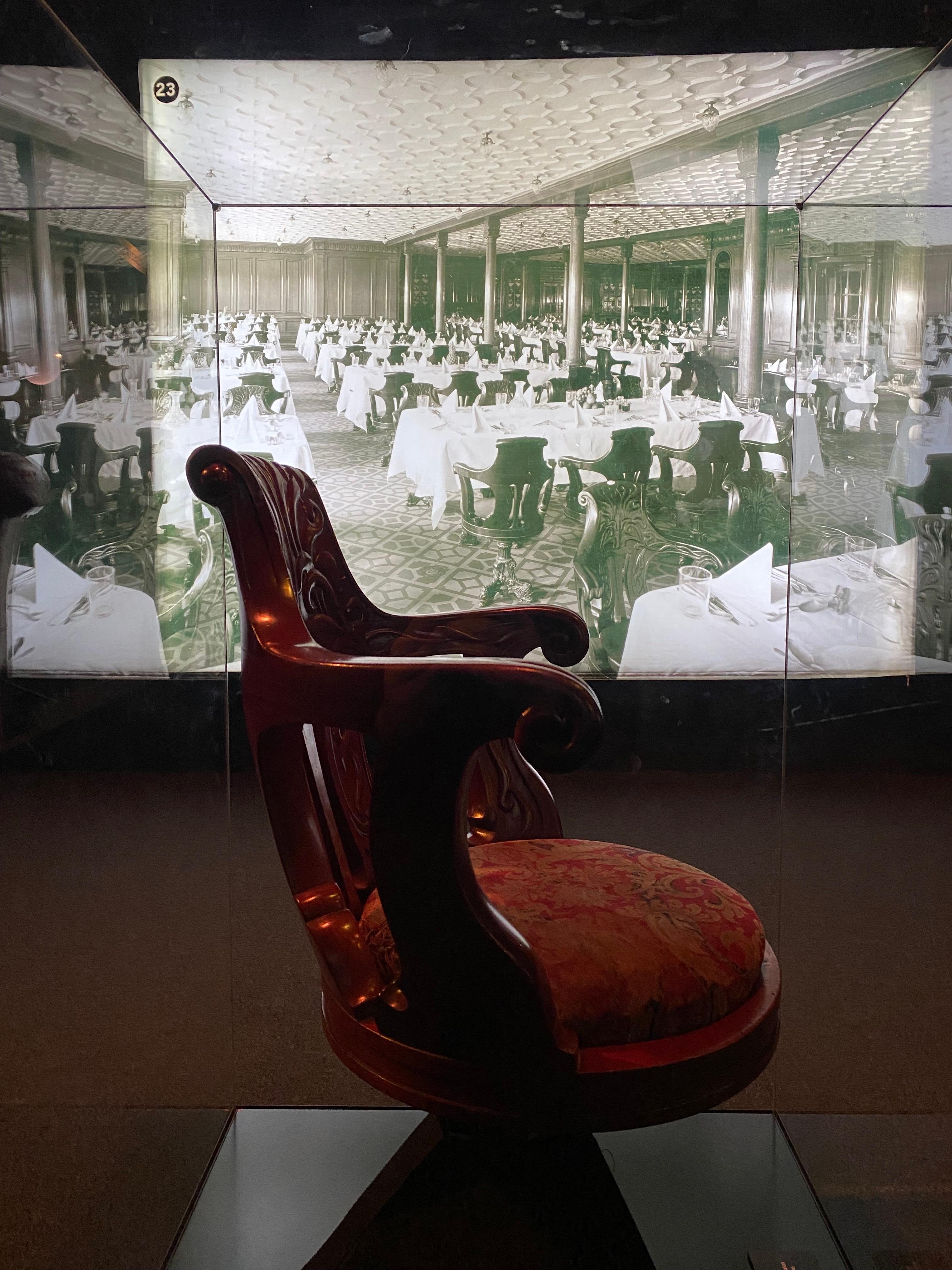 Fauteuil de bateau en acajou sculpté de The White Star Line RMS Olympic 2
