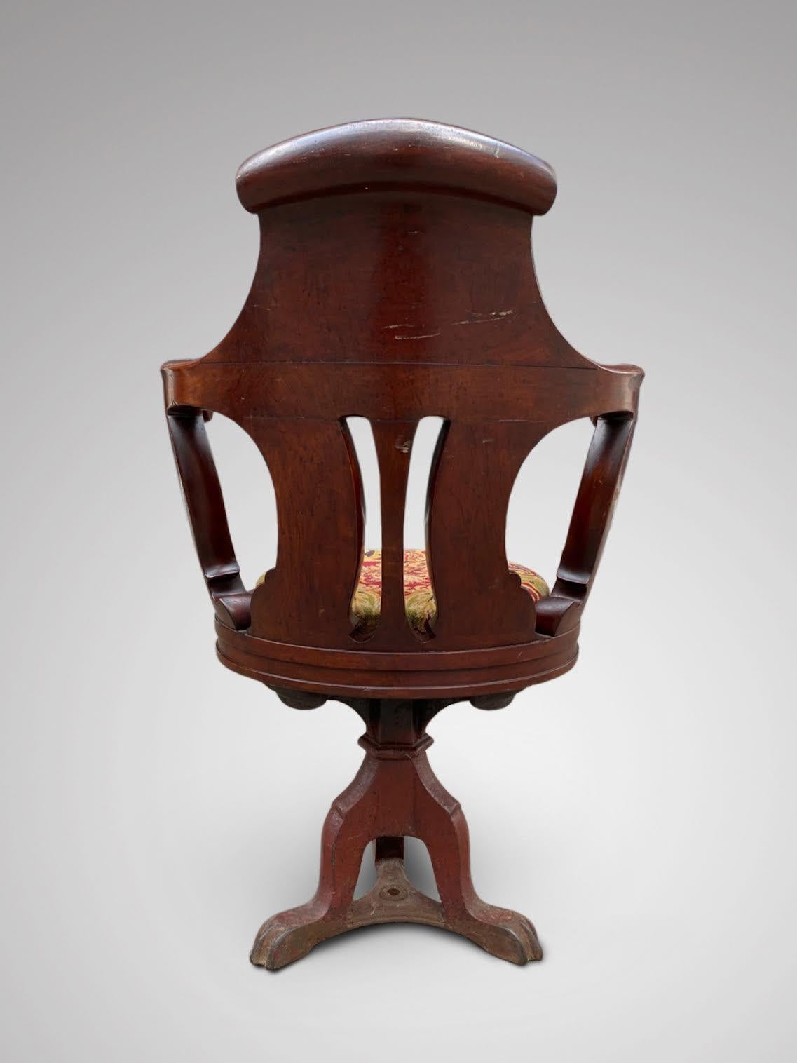 Sculpté Fauteuil de bateau en acajou sculpté de The White Star Line RMS Olympic