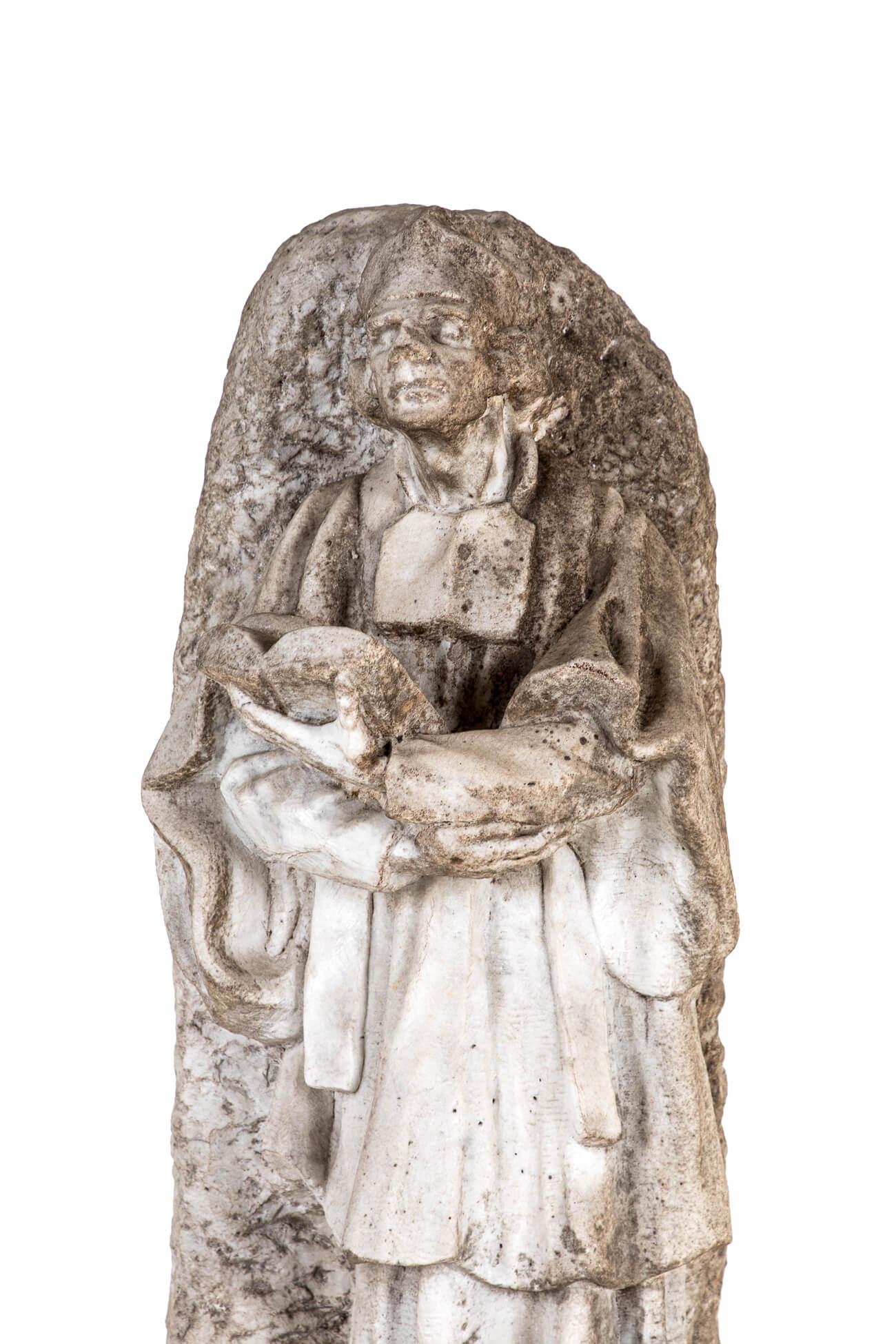 Statua in marmo scolpita di un santo dell'artista K.M. Demuynck in vendita 2