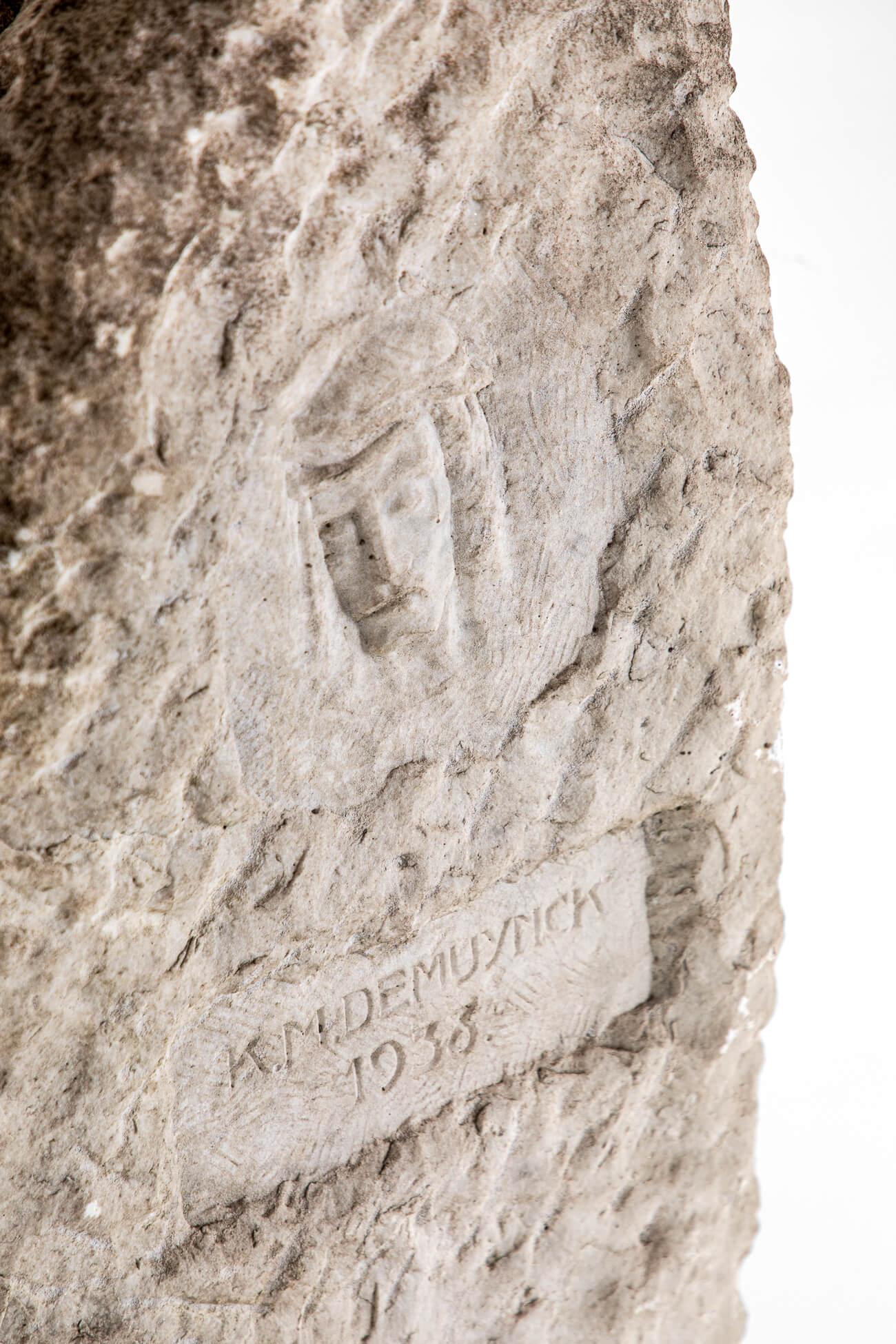 Statua in marmo scolpita di un santo dell'artista K.M. Demuynck in vendita 10